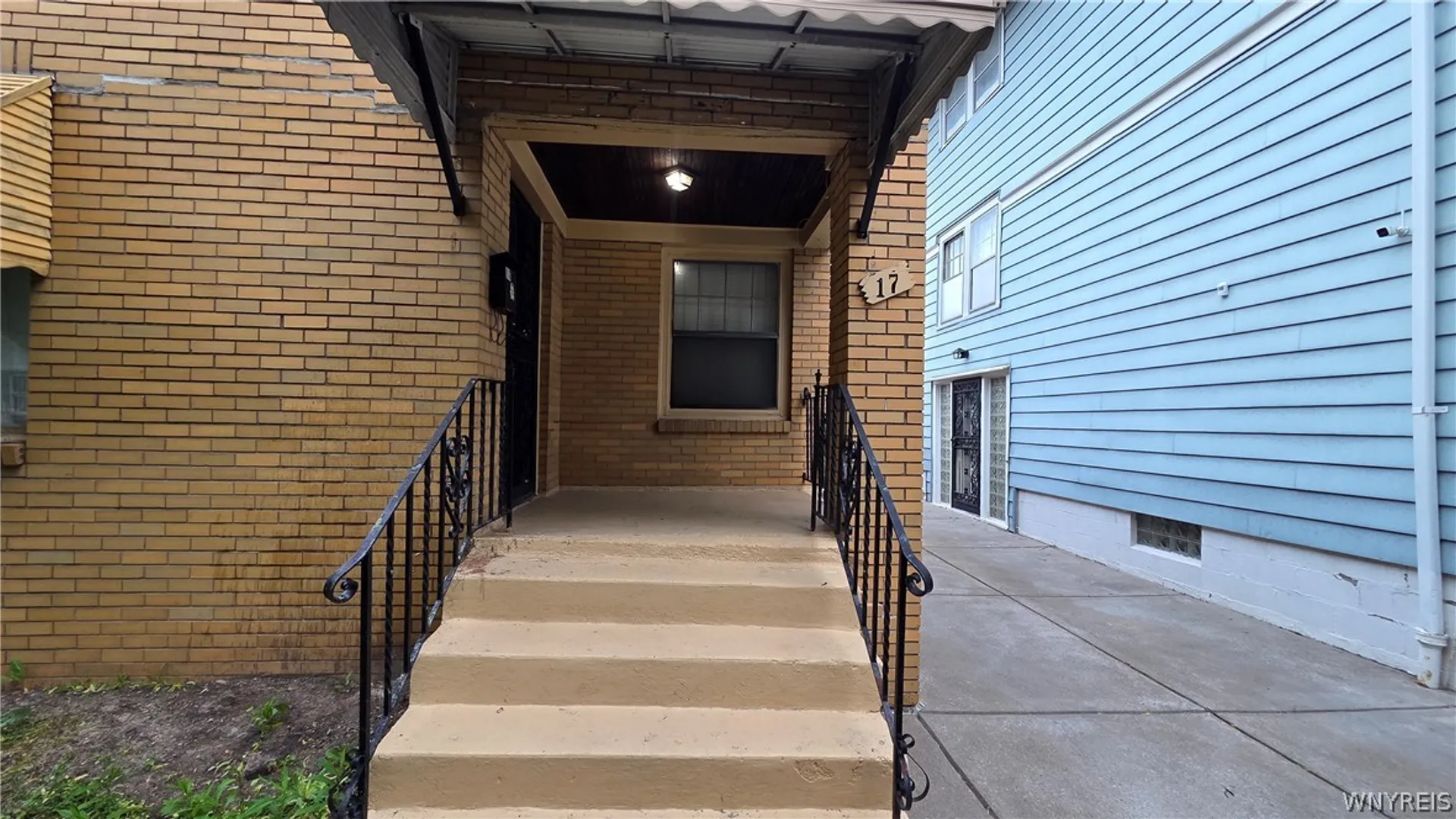 Property at 17 Suffolk Street, Buffalo, NY 14215 3