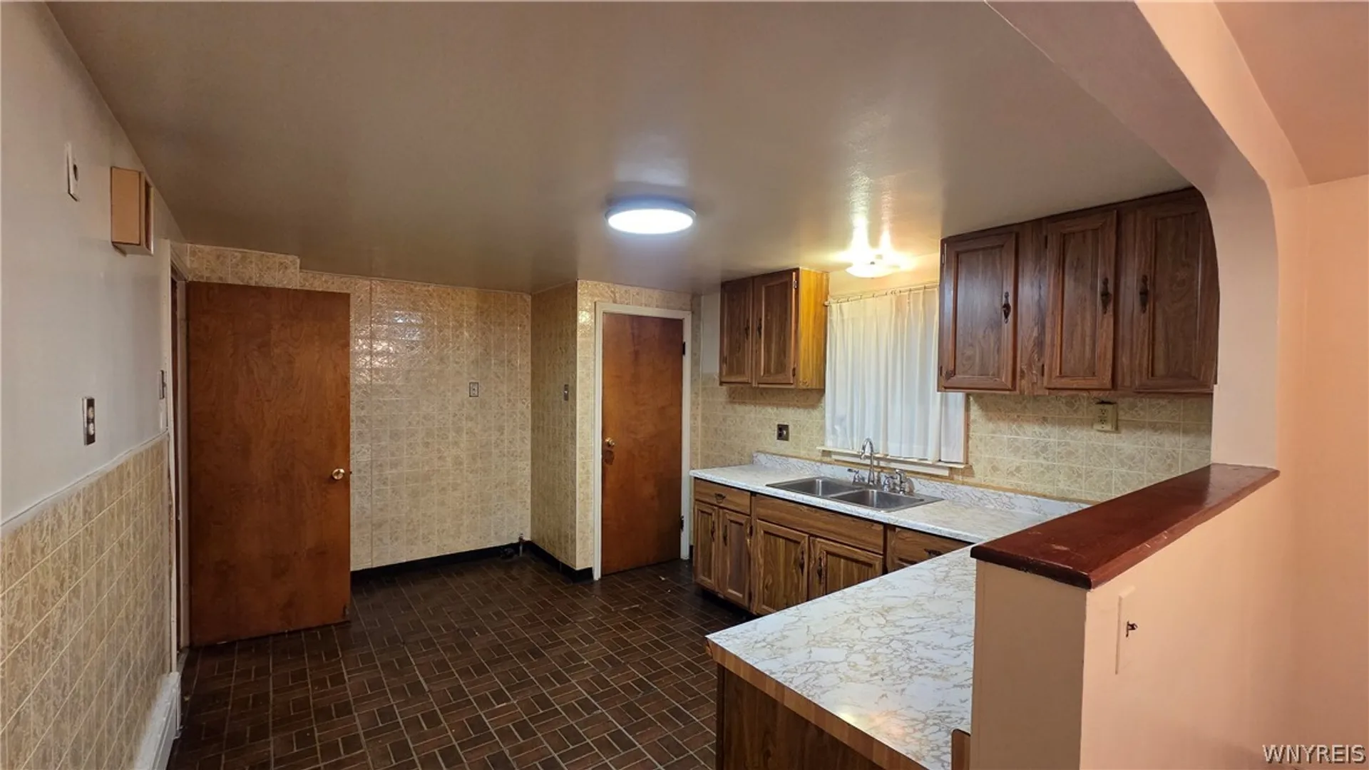 Property at 17 Suffolk Street, Buffalo, NY 14215 8