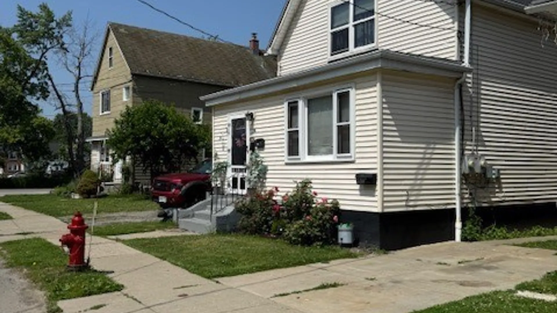 Property at 34 Princeton Place, Buffalo, NY 14210 3