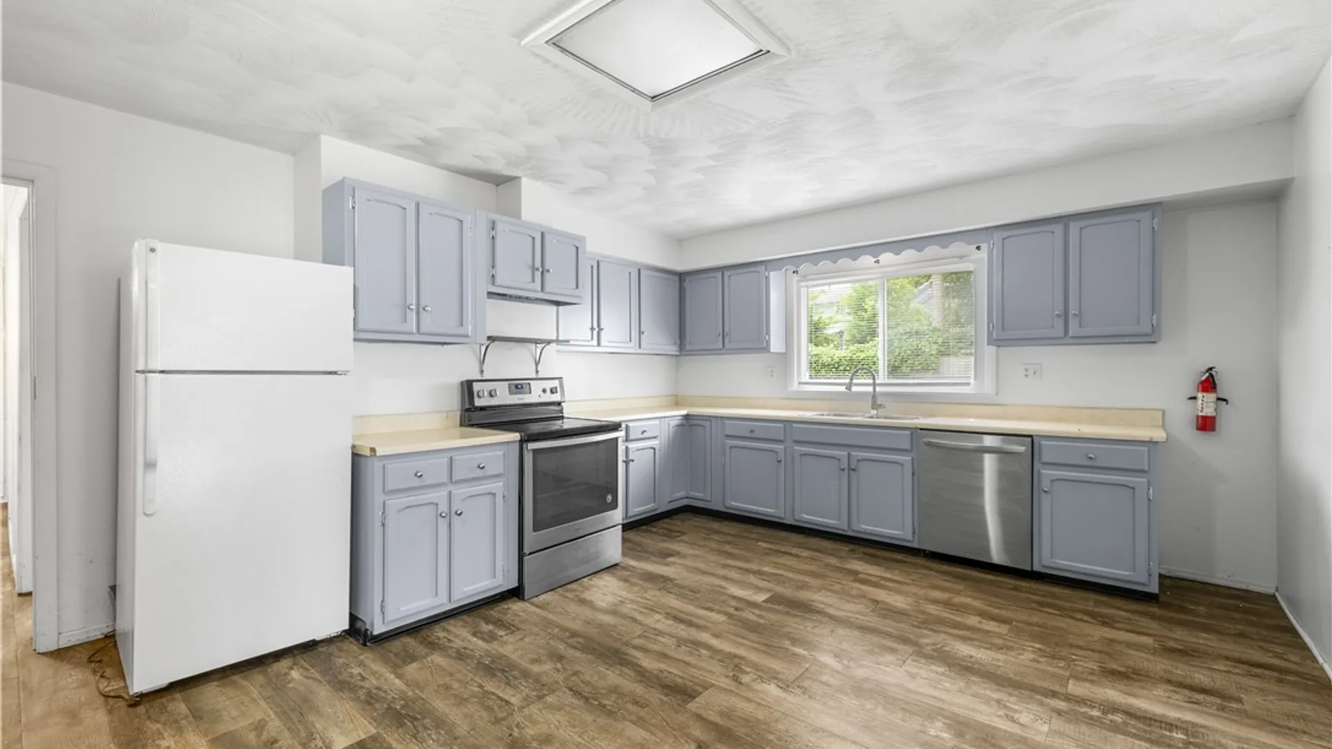 Property at 913 Kellogg Avenue, Utica, NY 13502 11