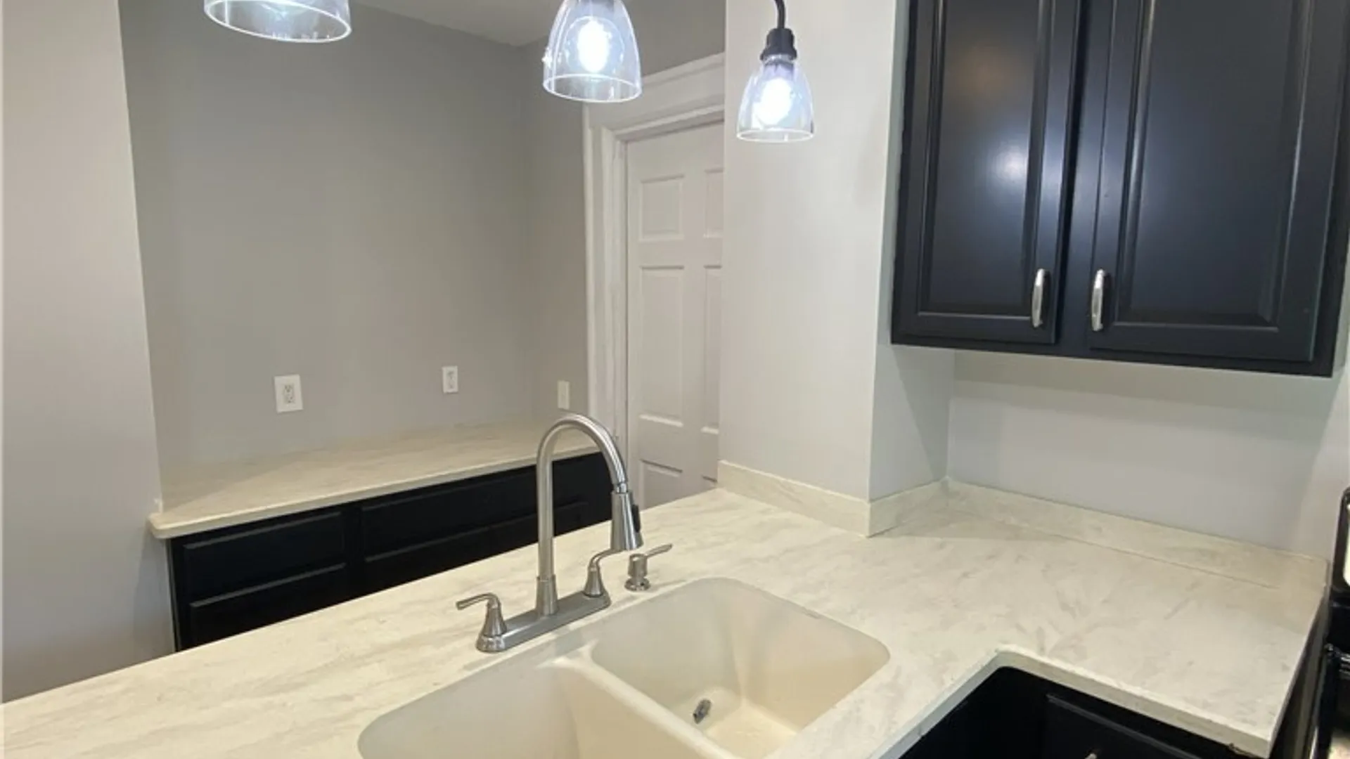 Property at 811 Columbus Parkway, Buffalo, NY 14213 13