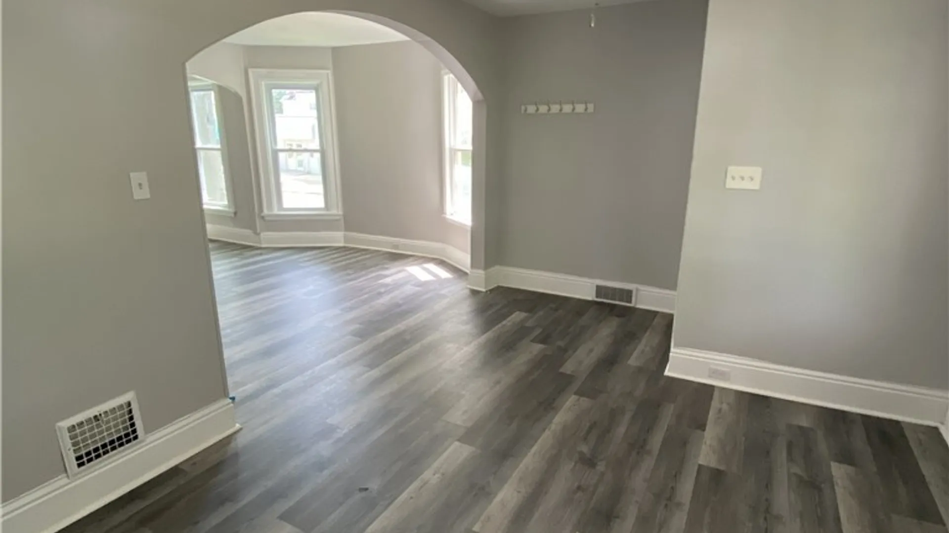 Property at 811 Columbus Parkway, Buffalo, NY 14213 3