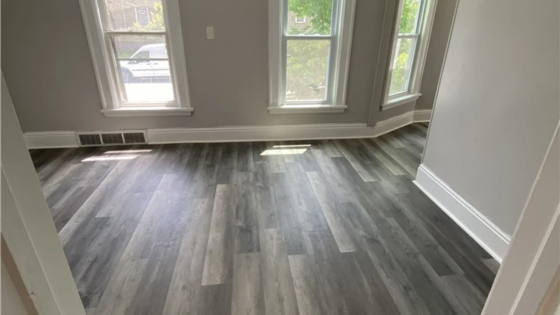 Property at 811 Columbus Parkway, Buffalo, NY 14213 8