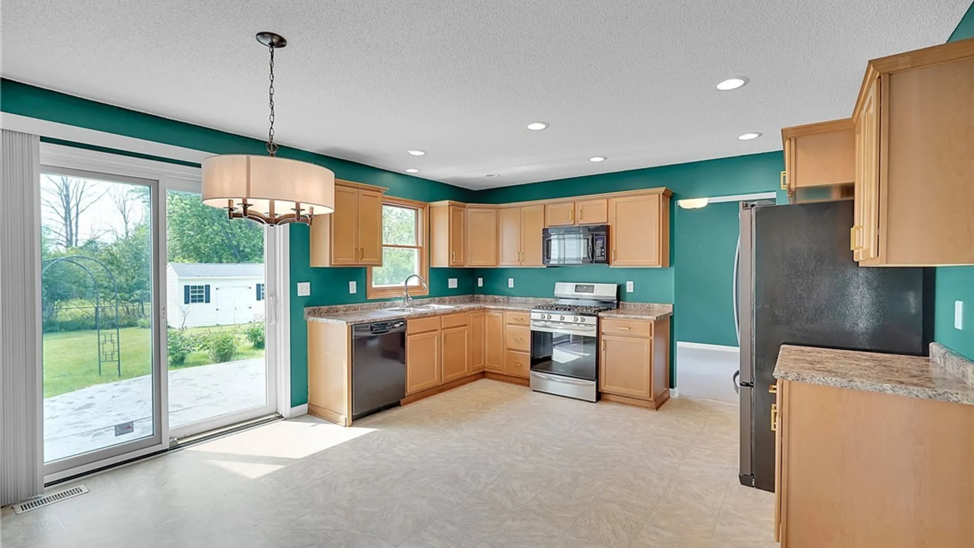 Property at 43 Caldwell Drive, West Seneca, NY 14224 2