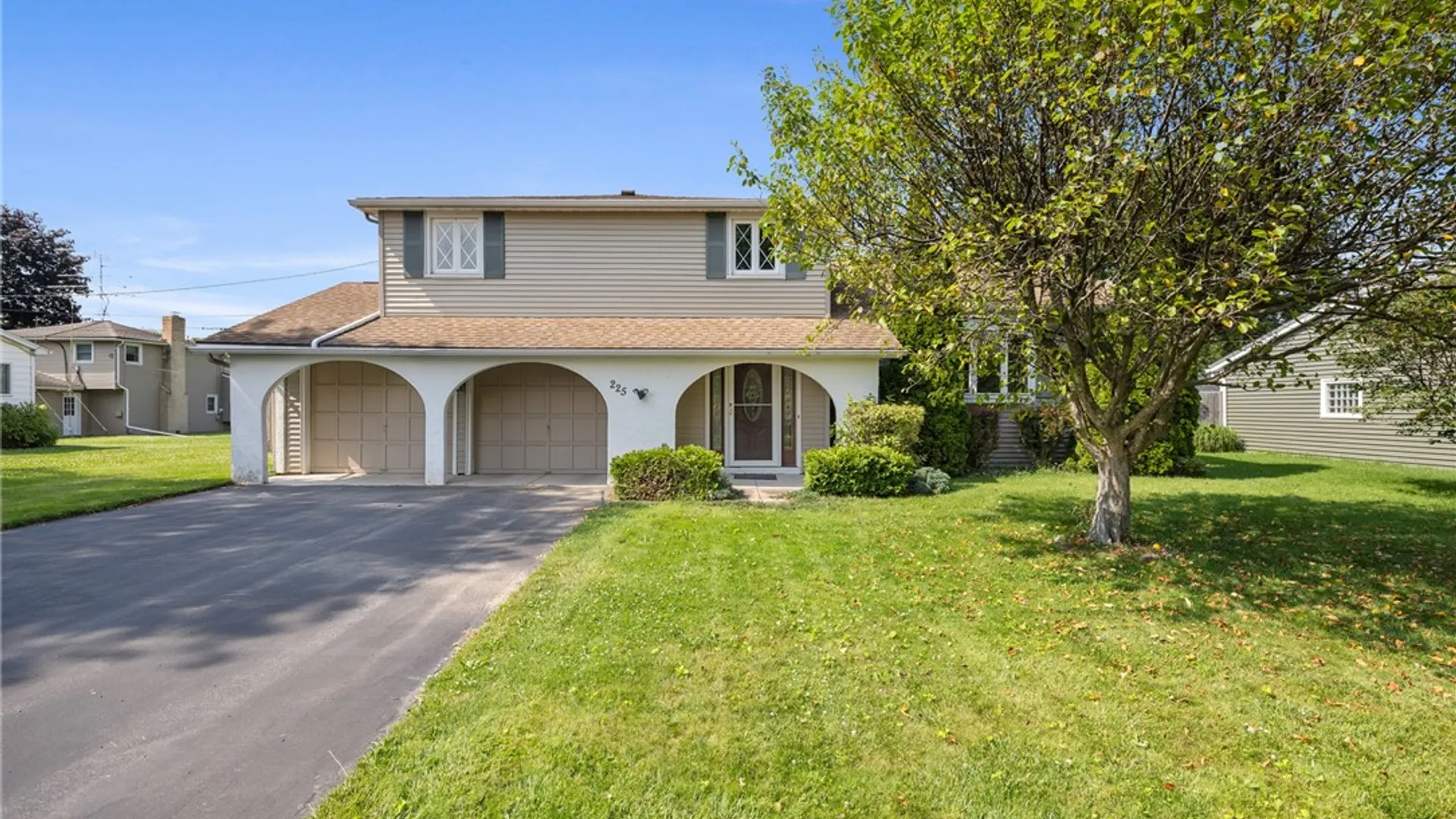 Property at 225 Sandoris Circle, Irondequoit, NY 14622 2