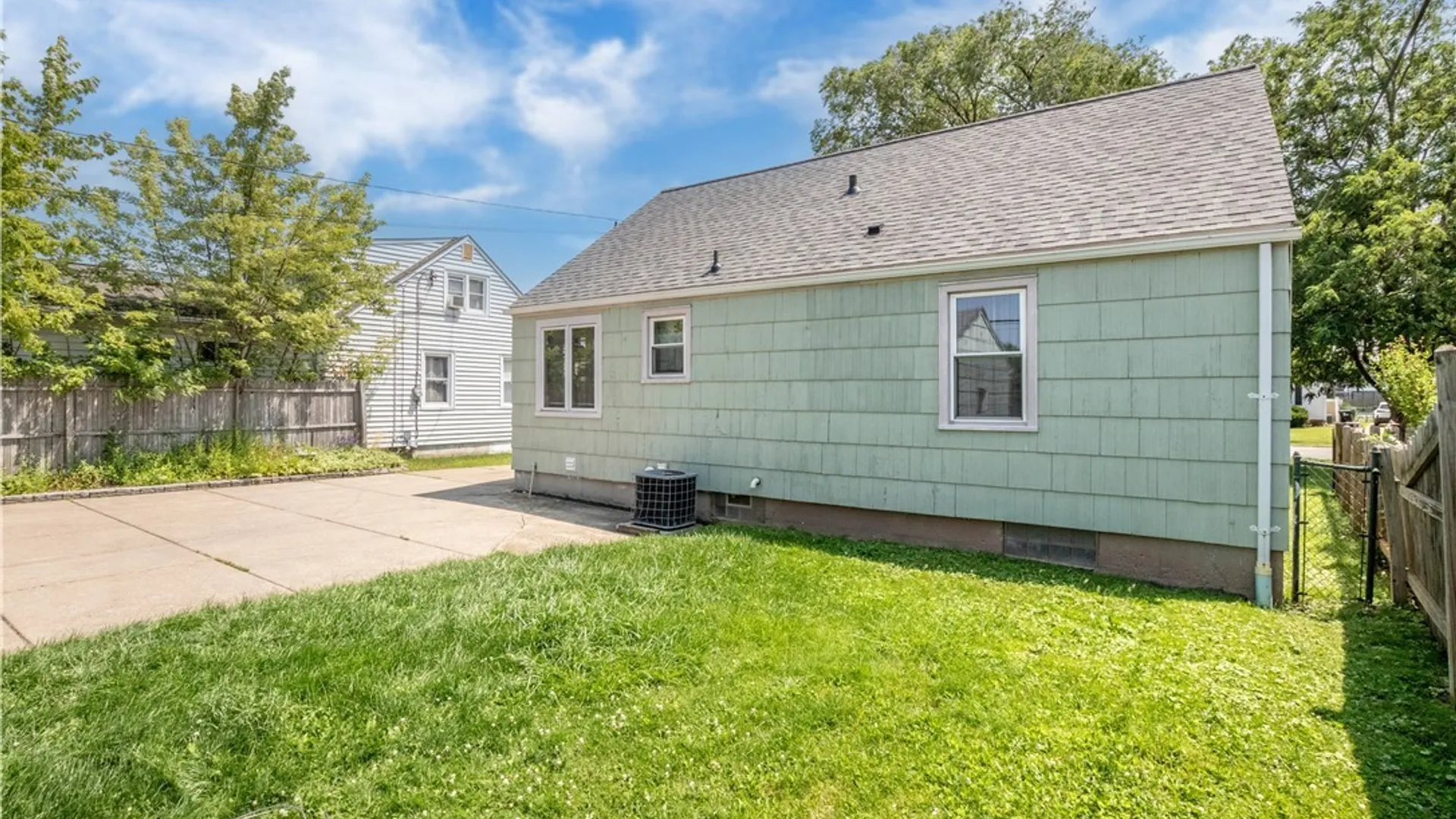Property at 1852 Parker Blvd, Tonawanda, NY 14150 12