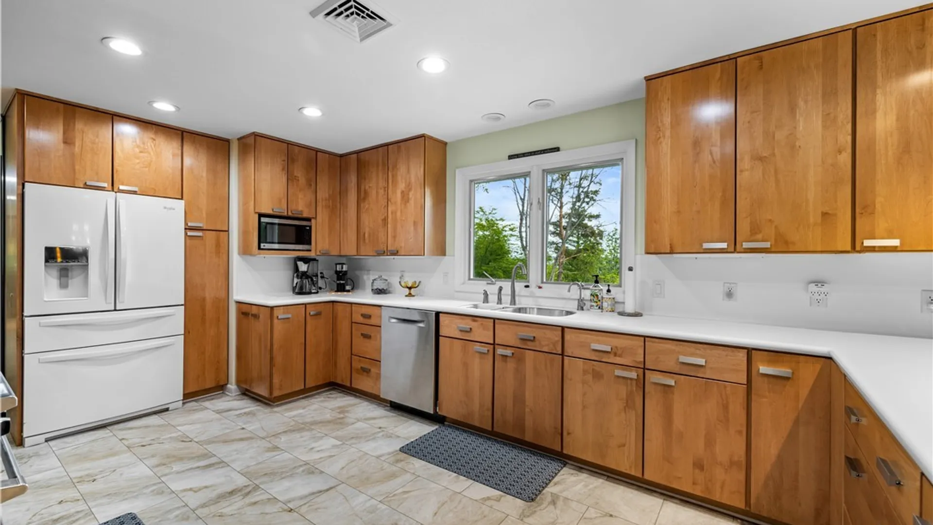 Property at 2 Westwood Lane, New Hartford, NY 13413 10