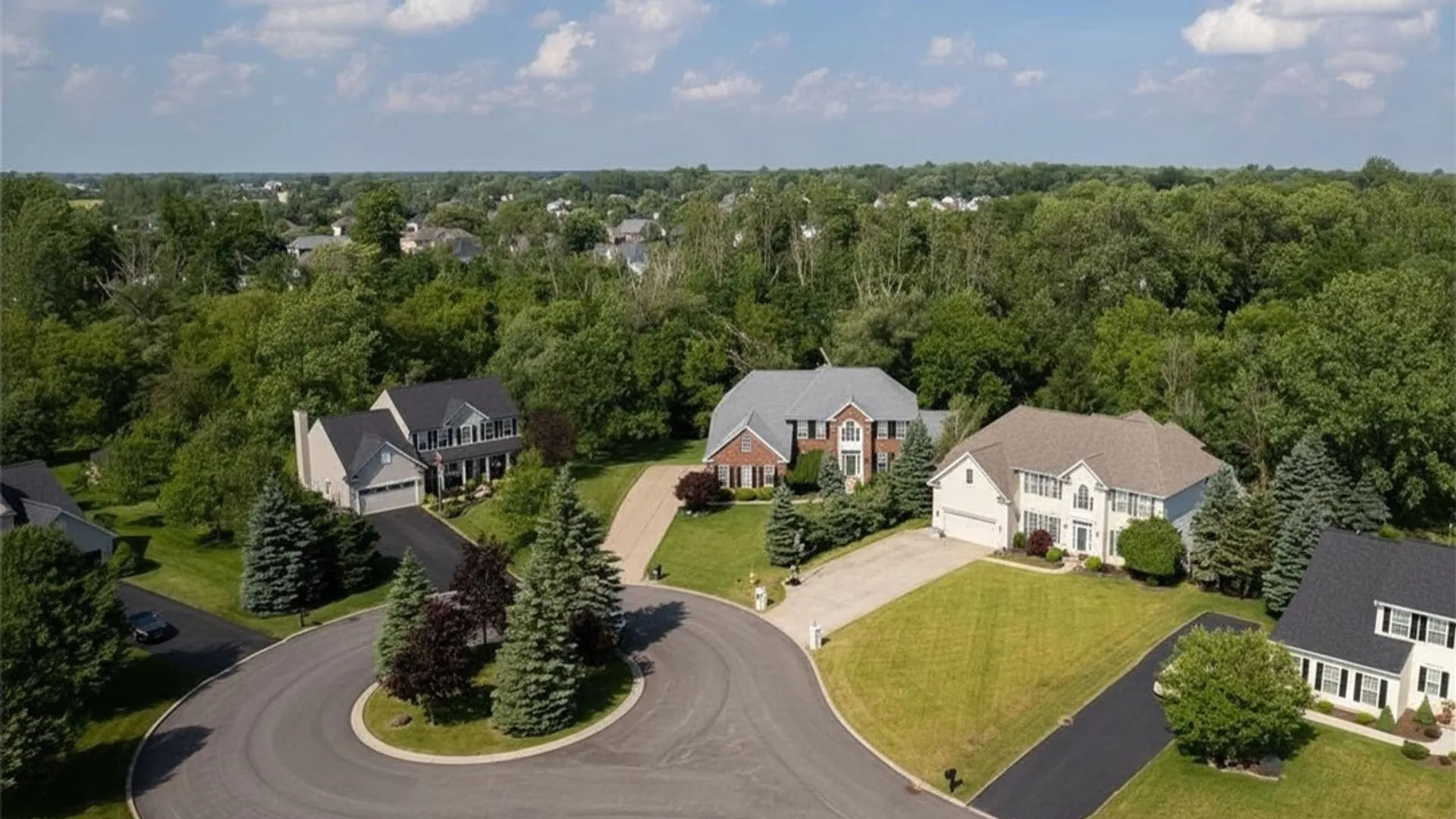 Property at 6225 Country Walk Court, Clarence, NY 14032 3