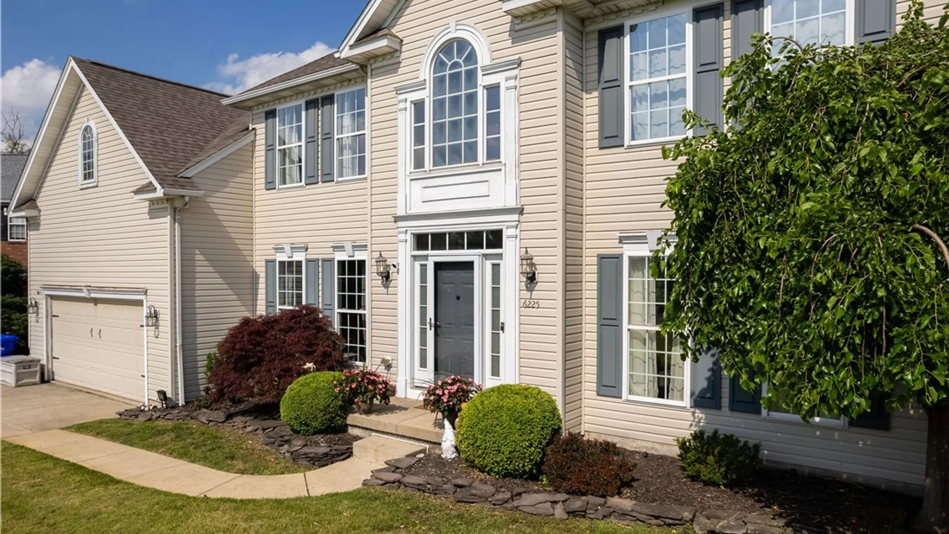 Property at 6225 Country Walk Court, Clarence, NY 14032 5