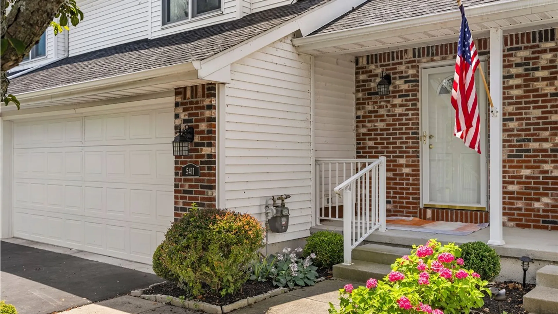 Property at 5411 Village Station Circle, Clarence, NY 14221 4