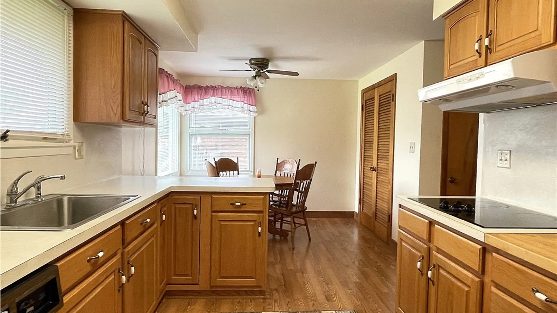 Property at 8135 Brookwood Drive, Cicero, NY 13039 11