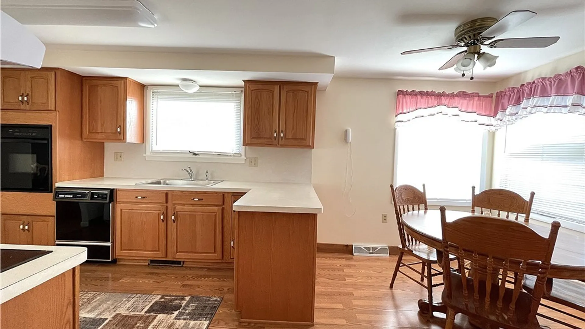 Property at 8135 Brookwood Drive, Cicero, NY 13039 15