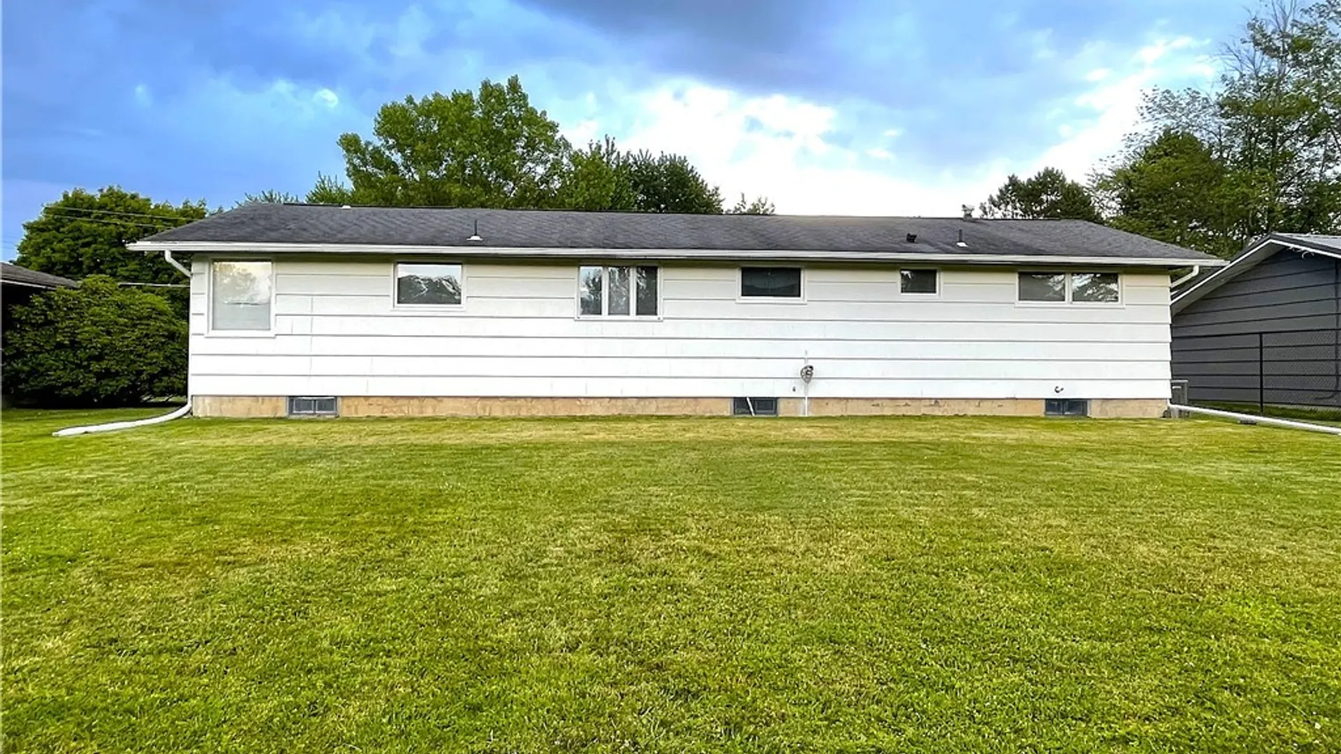 Property at 8135 Brookwood Drive, Cicero, NY 13039 34