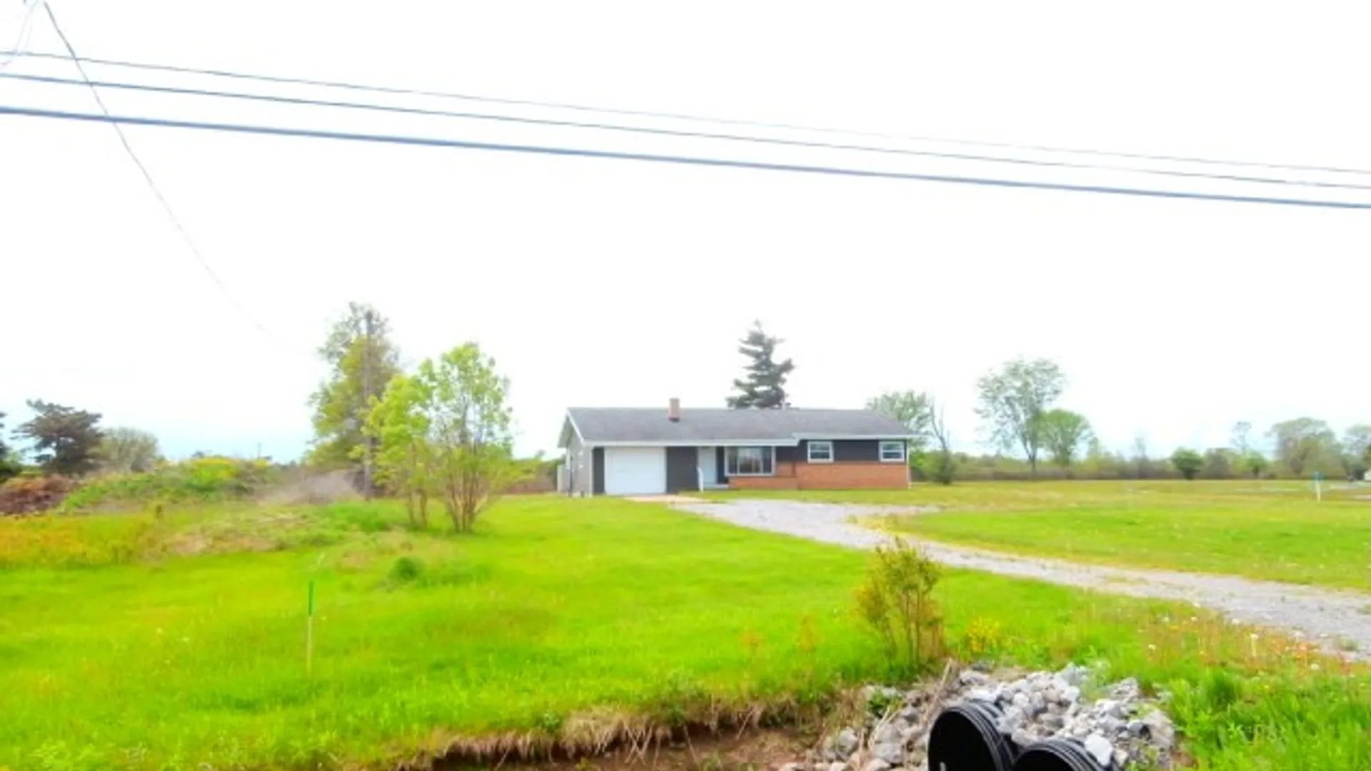 Property at 2394 Bedell Road, Grand Island, NY 14072 3