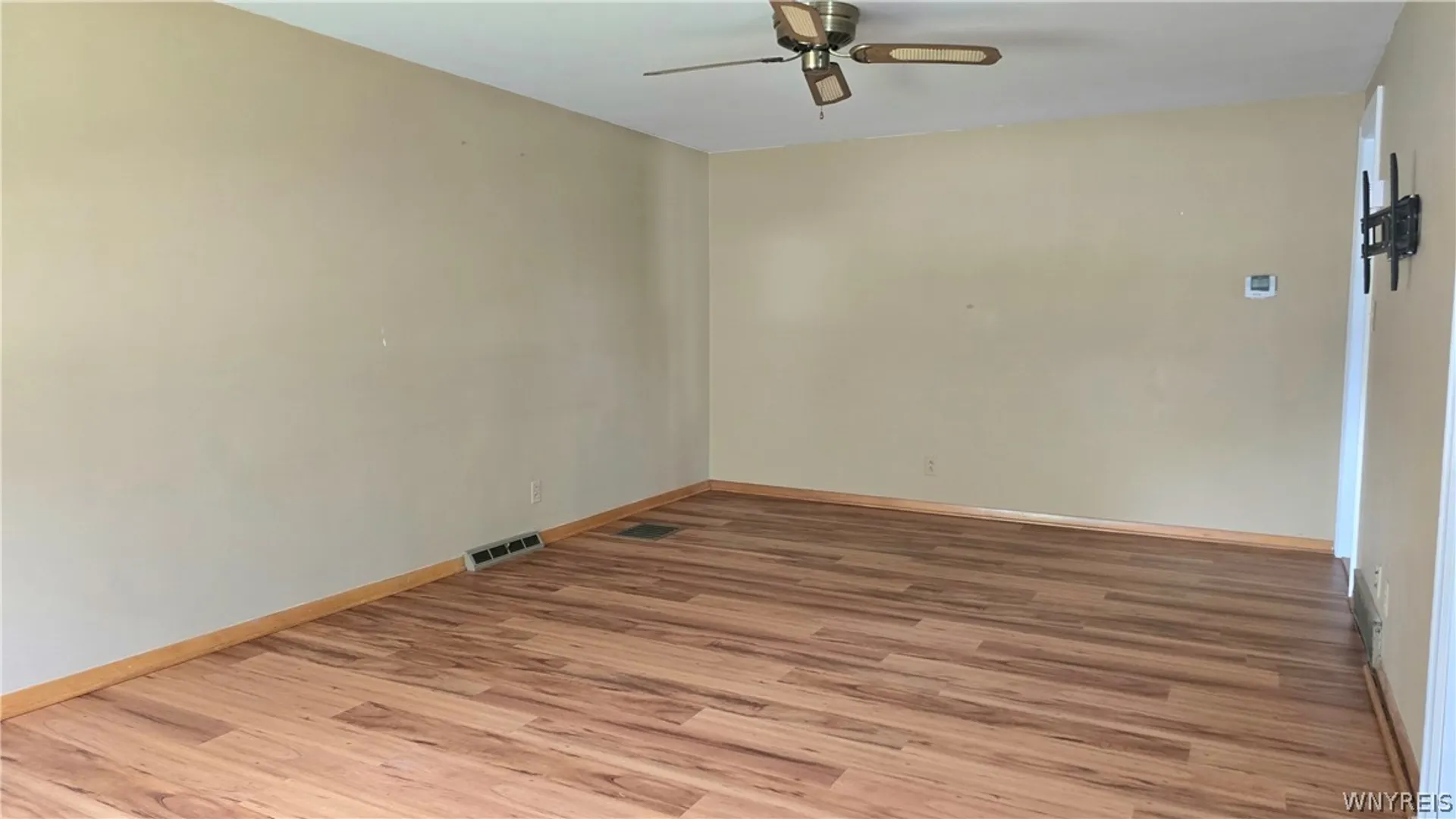 Property at 36 Jamaica Lane, Cheektowaga, NY 14225 3