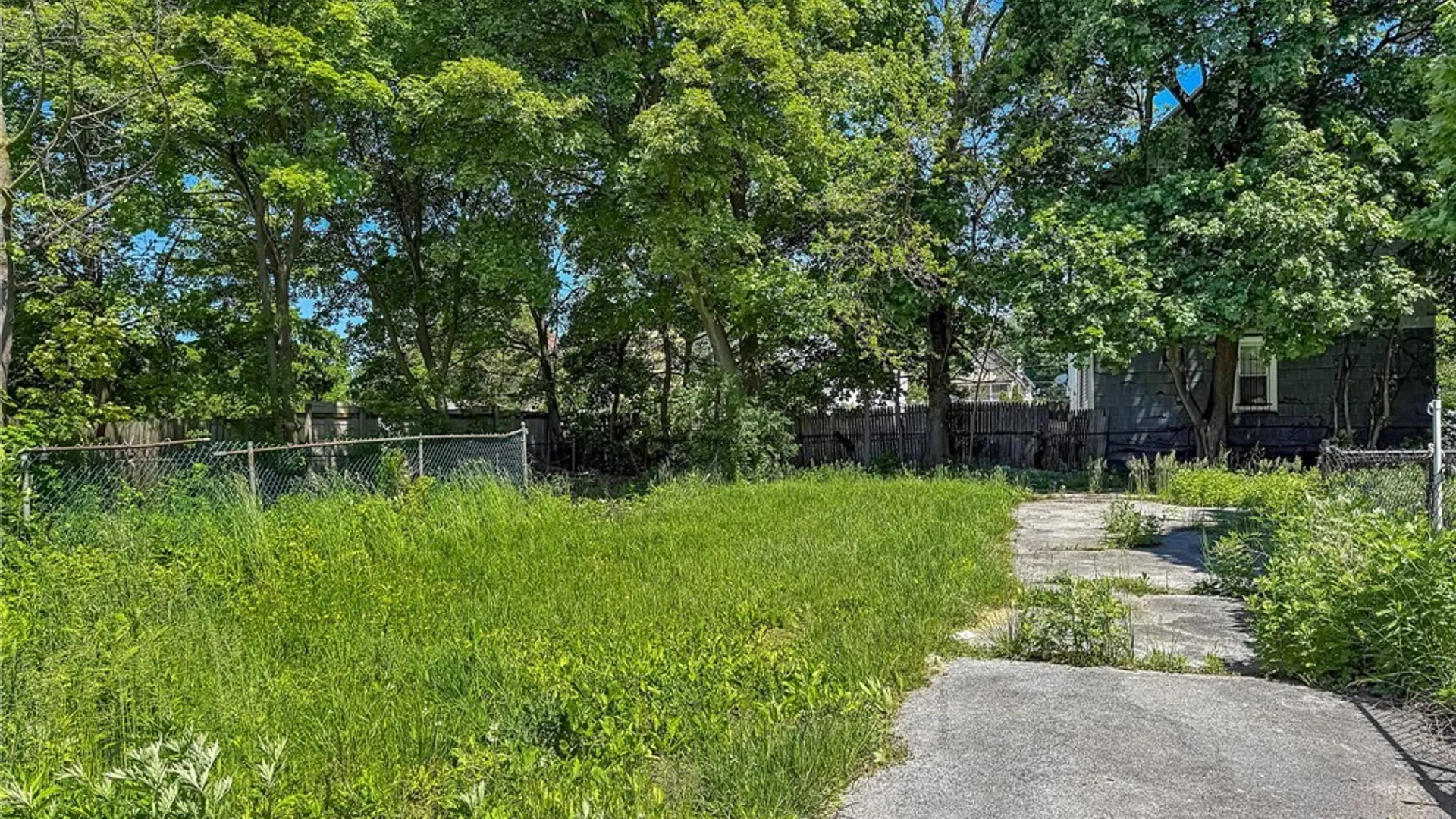 Property at 18 Helen Street, Buffalo, NY 14213 4