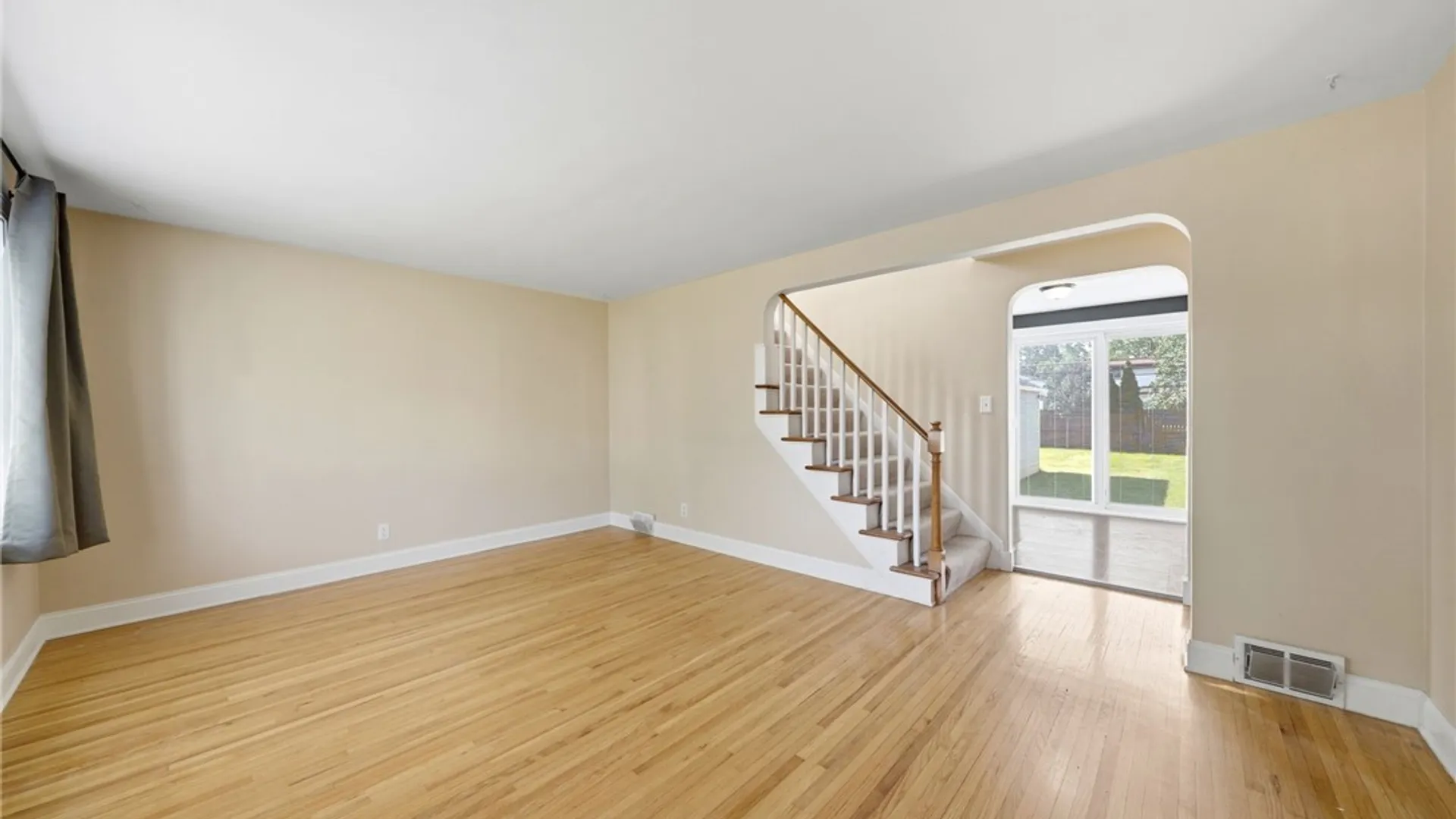 Property at 212 Treadwell Road, Tonawanda, NY 14150 11