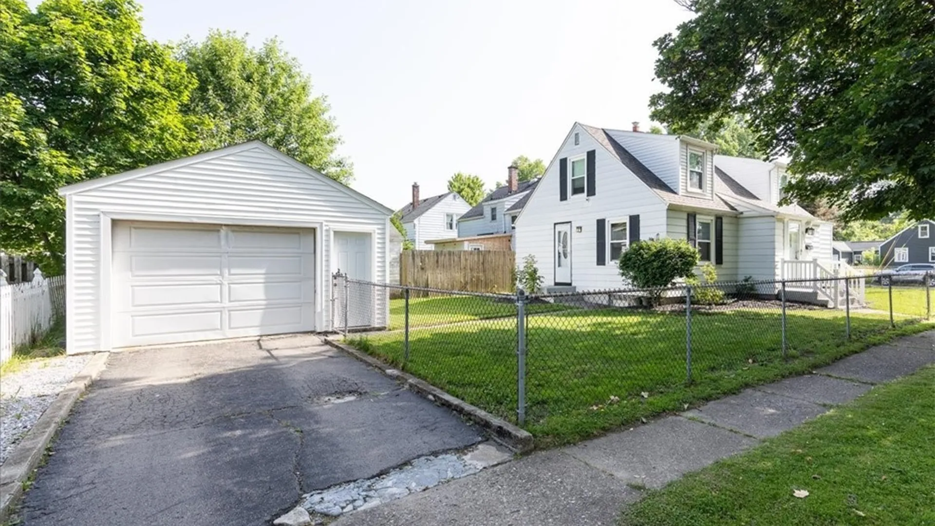 Property at 8116 Lindbergh Avenue, Niagara Falls, NY 14304 14