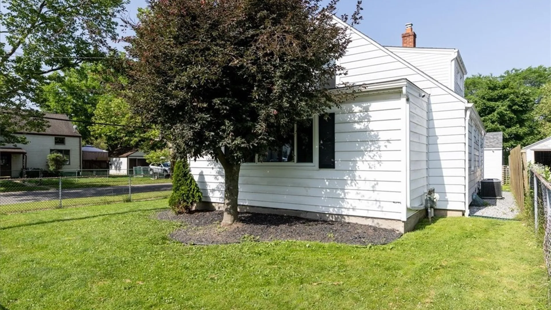 Property at 8116 Lindbergh Avenue, Niagara Falls, NY 14304 16