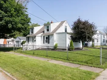 Property at 8116 Lindbergh Avenue, Niagara Falls, NY 14304