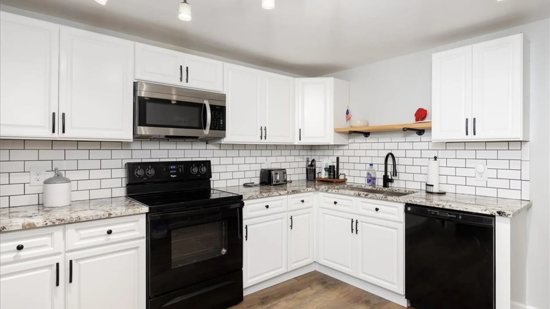 Property at 8116 Lindbergh Avenue, Niagara Falls, NY 14304 4
