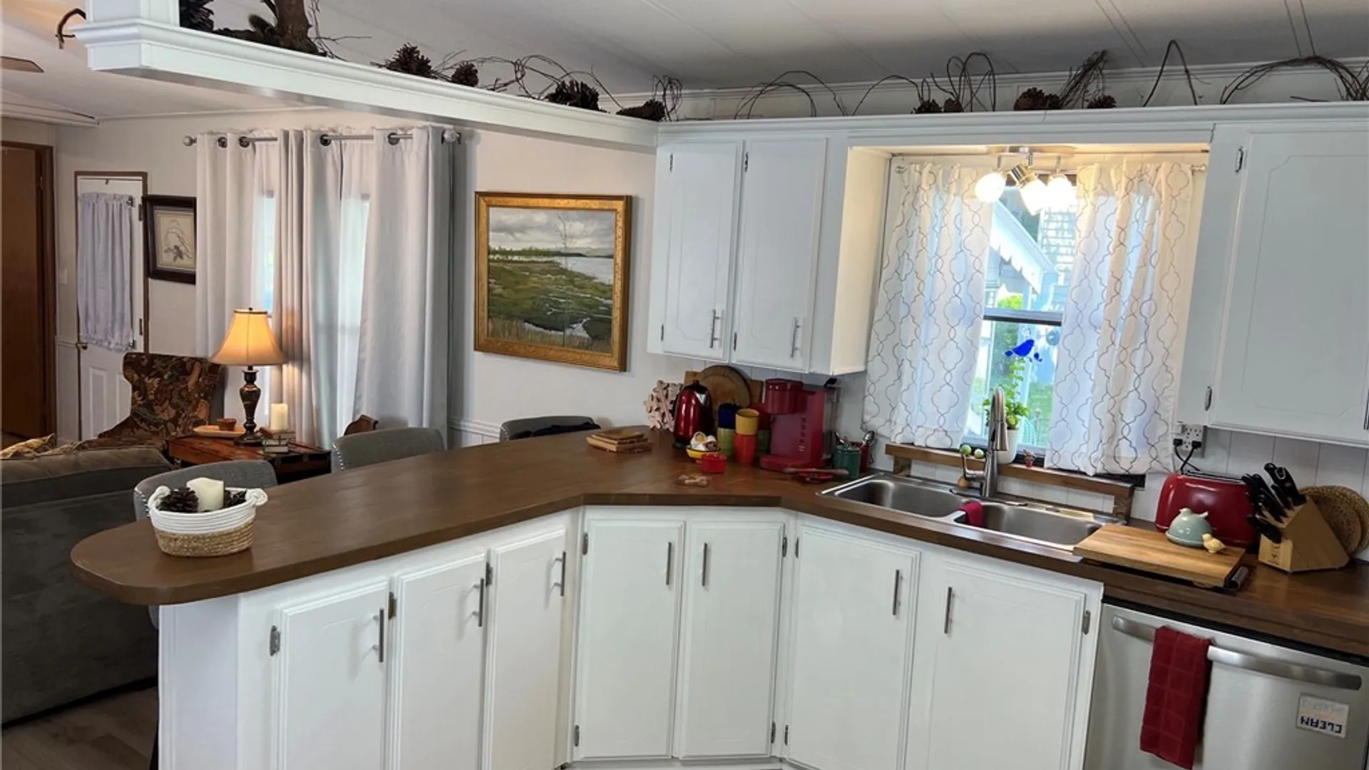 Property at 4 SINGLETON DR, New Hartford, NY 13413 15