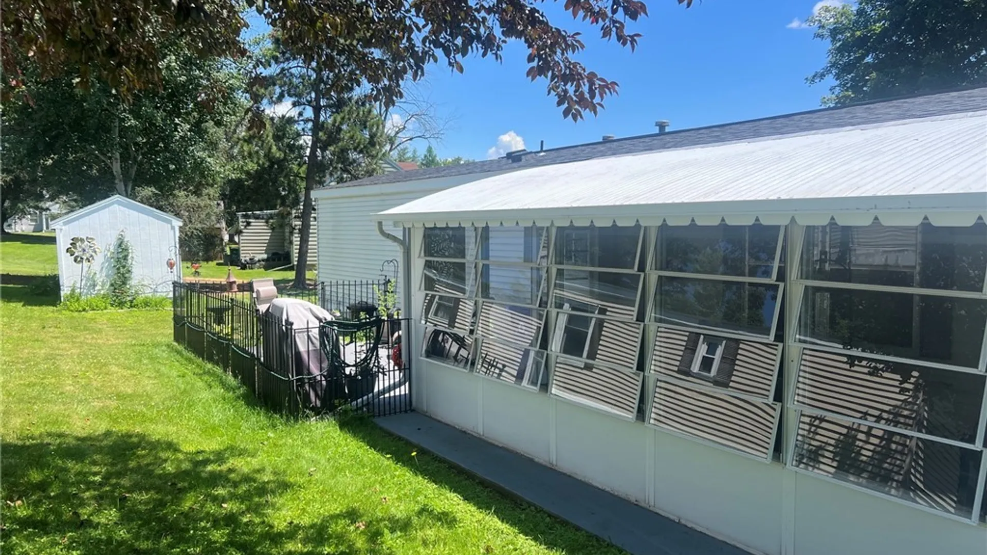 Property at 4 SINGLETON DR, New Hartford, NY 13413 2