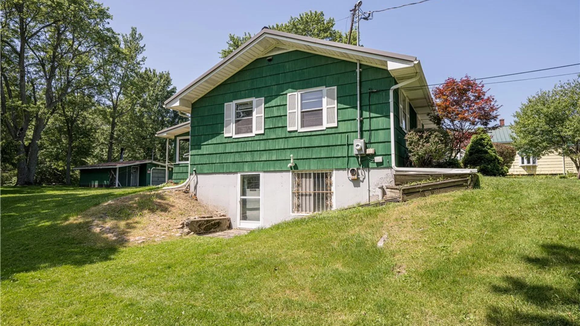 Property at 181 Cayuga Creek Road, Cheektowaga, NY 14227 5