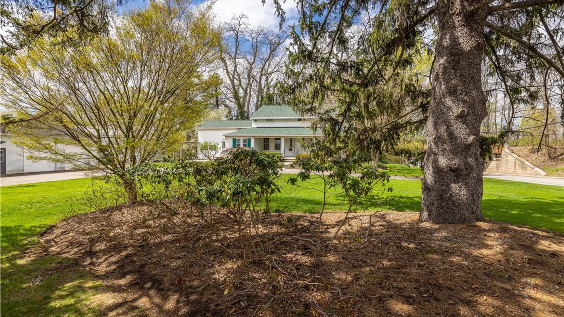 Property at 1253 Fairport Road, Perinton, NY 14450 32
