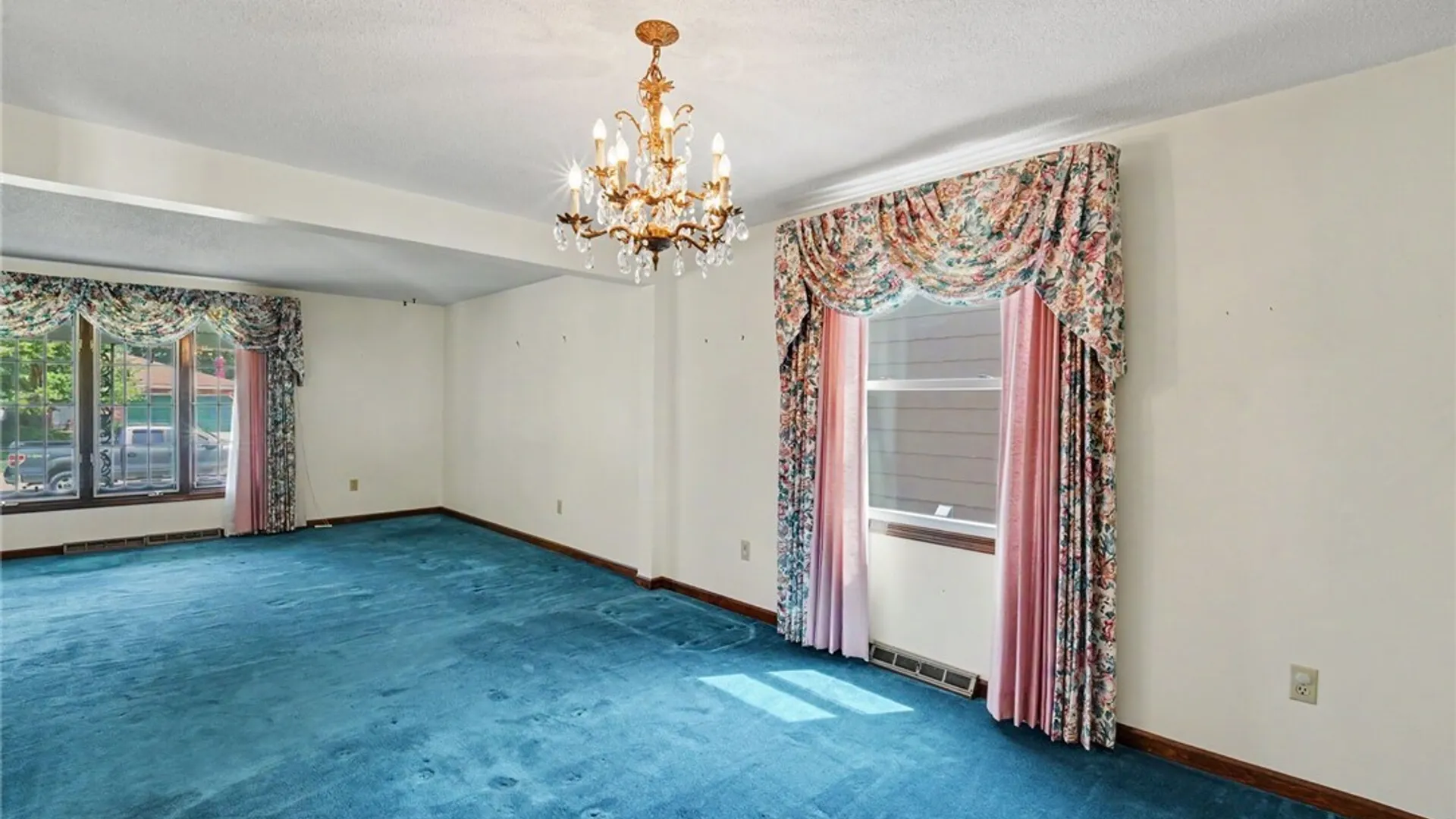 Property at 455 Meadow Drive, West Seneca, NY 14224 11