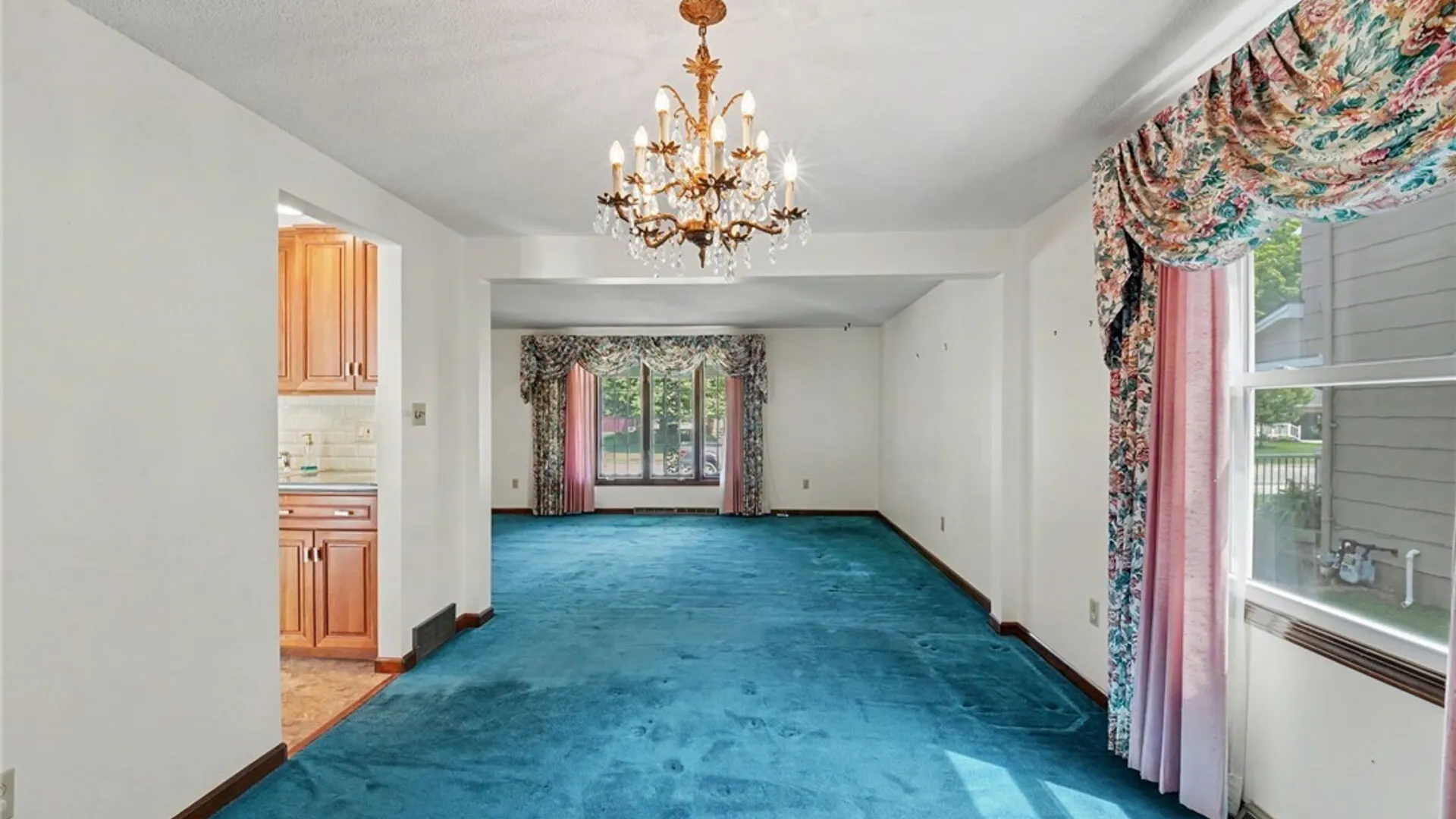 Property at 455 Meadow Drive, West Seneca, NY 14224 12