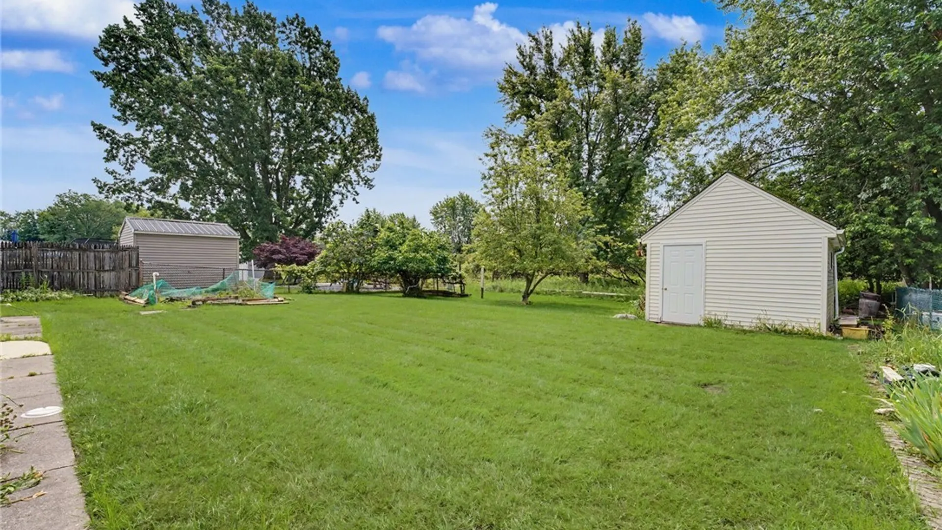 Property at 455 Meadow Drive, West Seneca, NY 14224 4