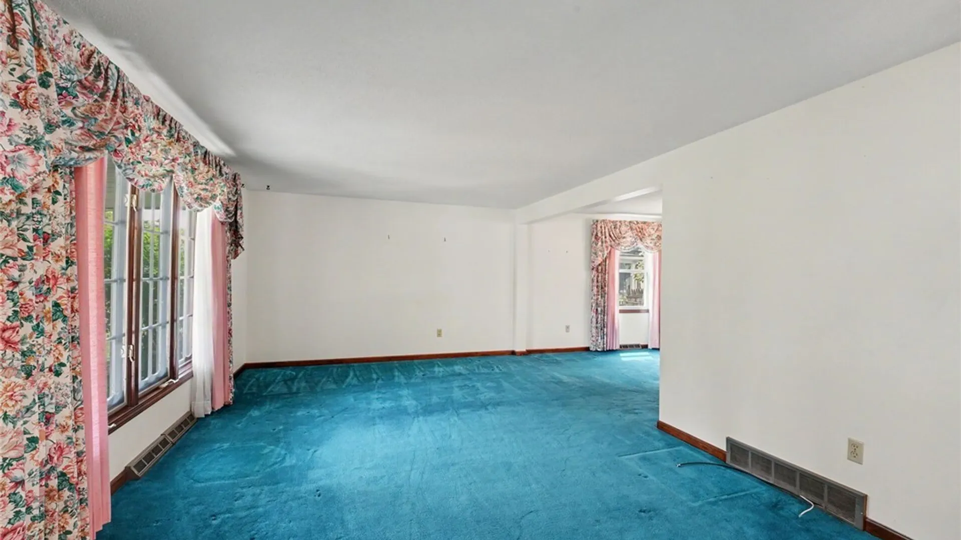 Property at 455 Meadow Drive, West Seneca, NY 14224 9