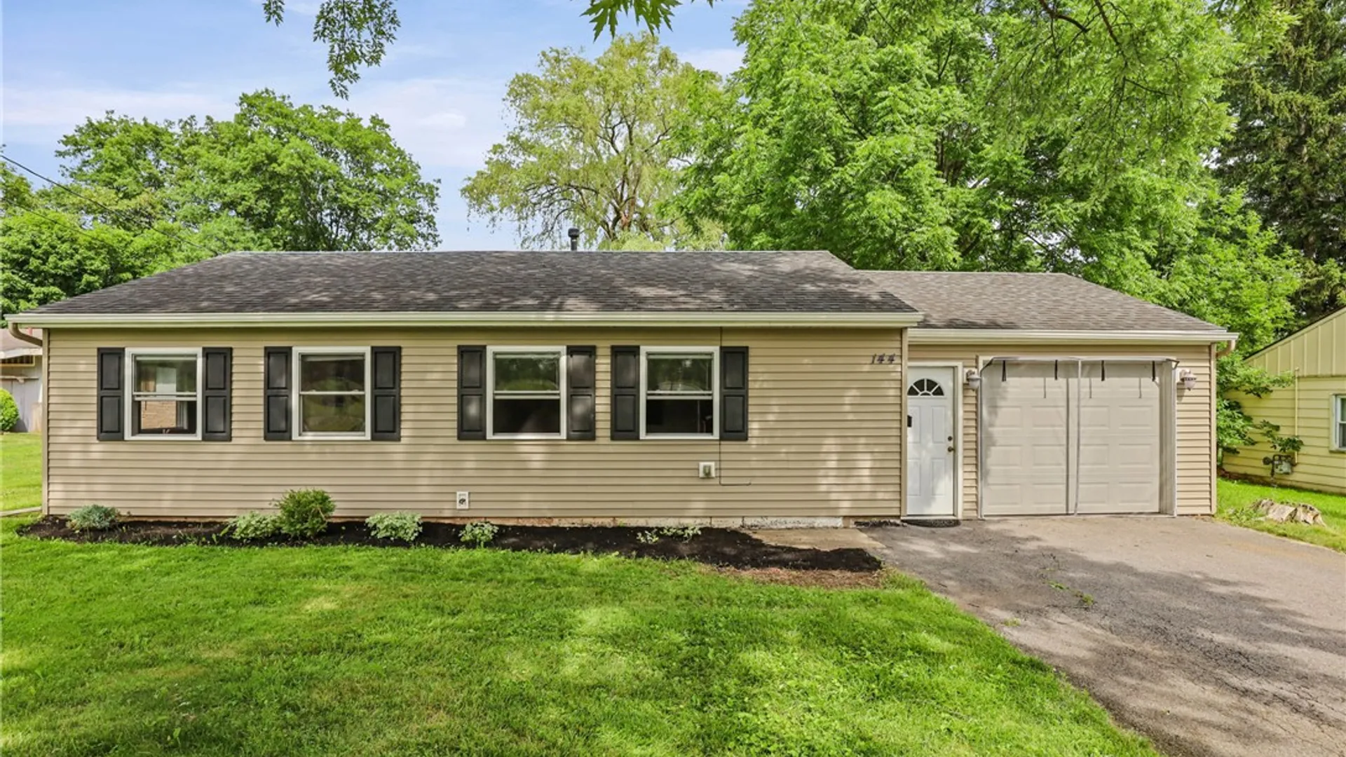 Property at 144 Hyde Parkway, Palmyra, NY 14522 2