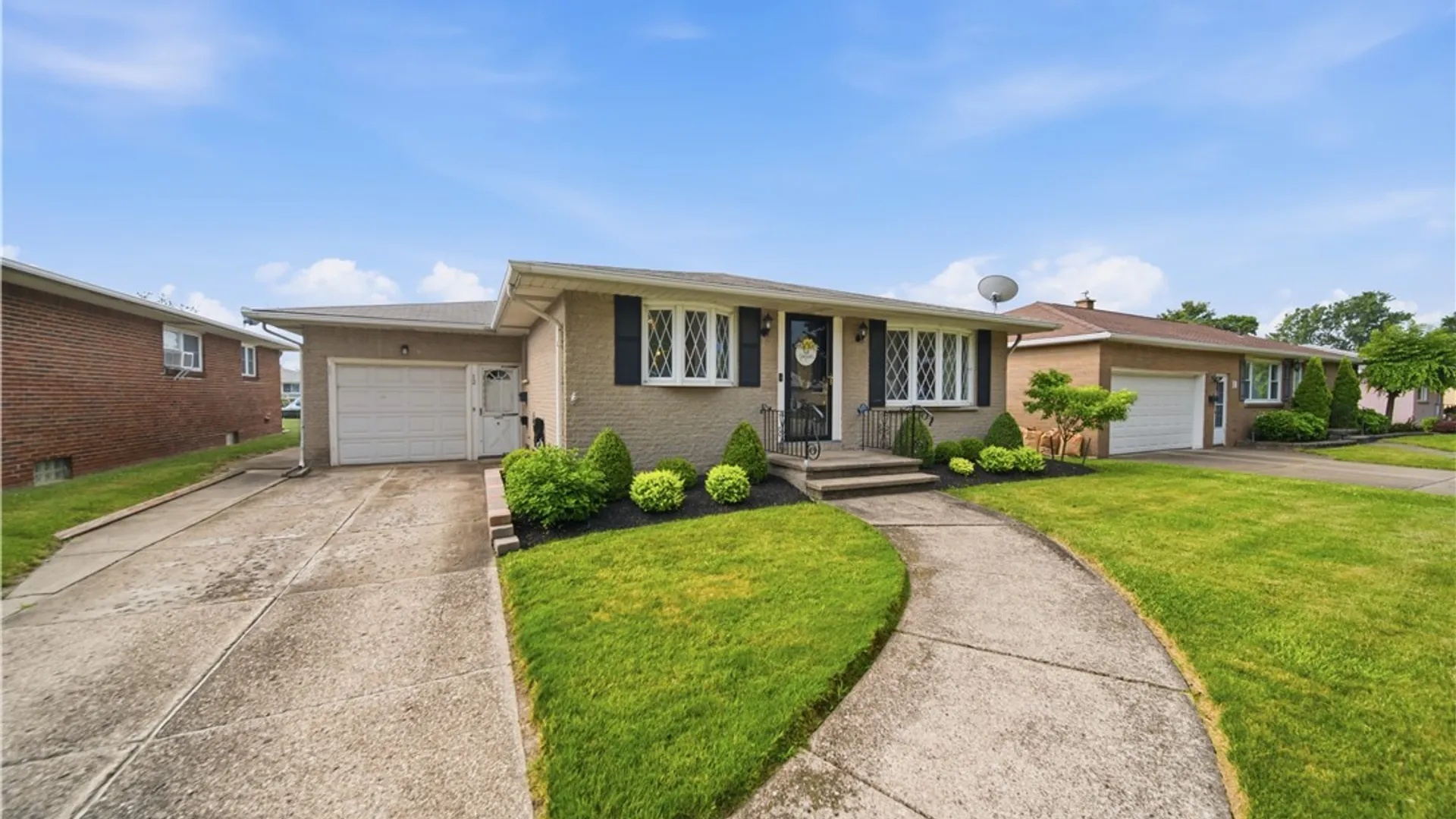 Property at 12 Sandy Lane, Cheektowaga, NY 14227 2