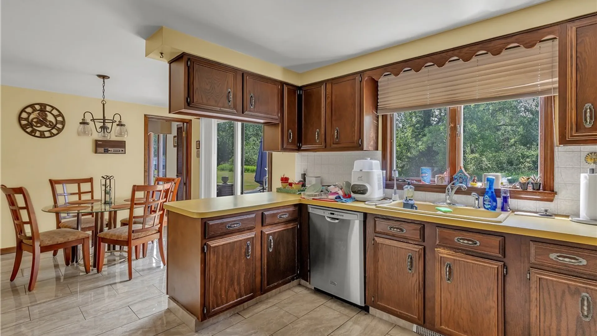 Property at 32 Brookedge Road, Cheektowaga, NY 14043 14