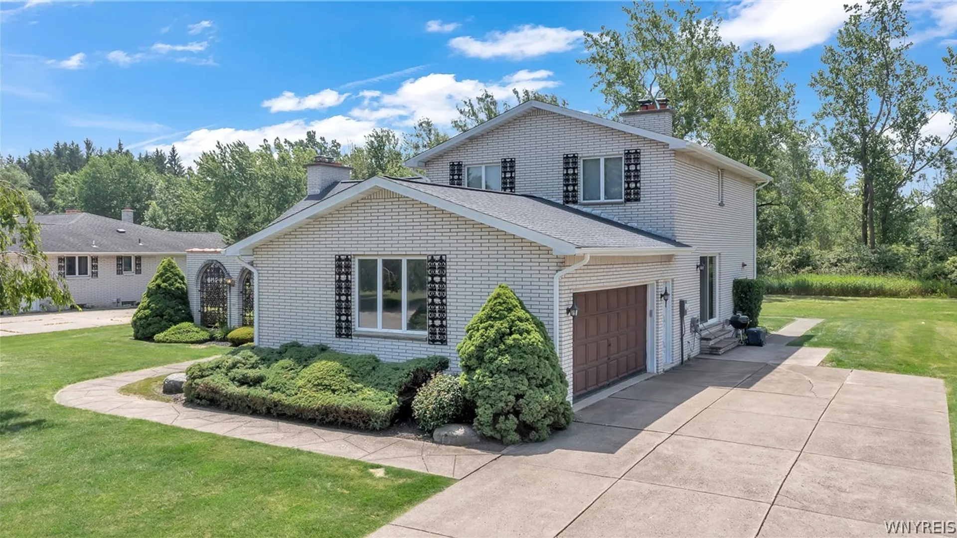 Property at 32 Brookedge Road, Cheektowaga, NY 14043 2