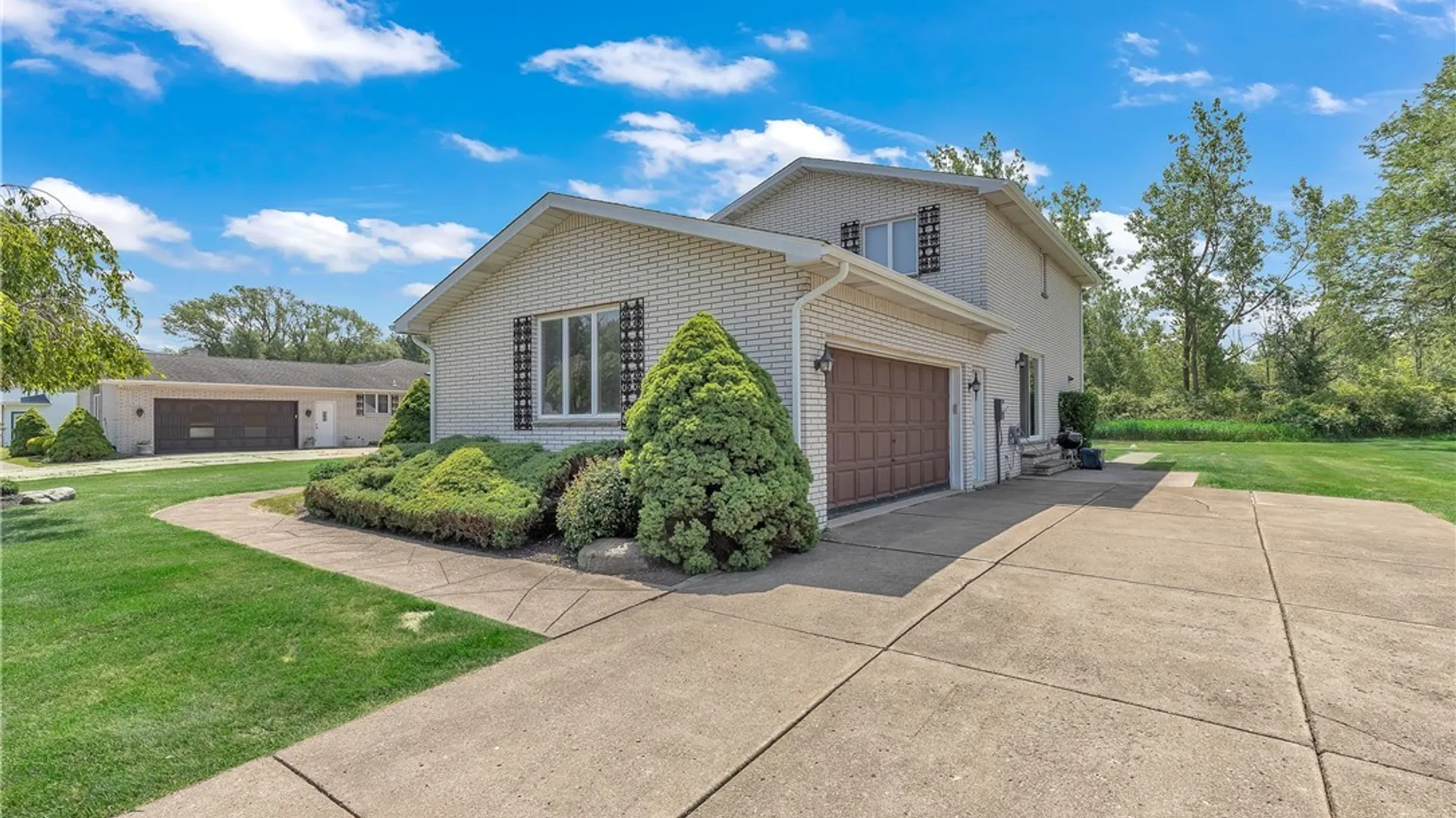 Property at 32 Brookedge Road, Cheektowaga, NY 14043 4