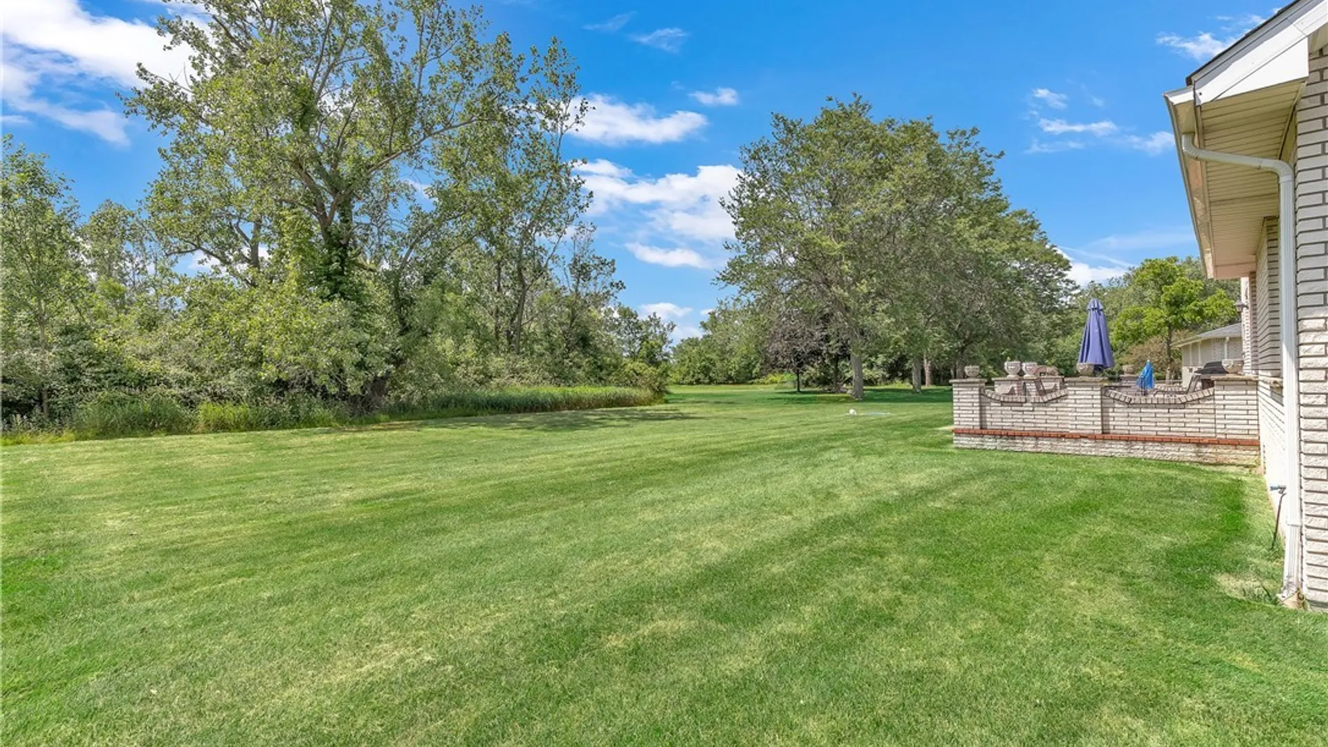 Property at 32 Brookedge Road, Cheektowaga, NY 14043 45