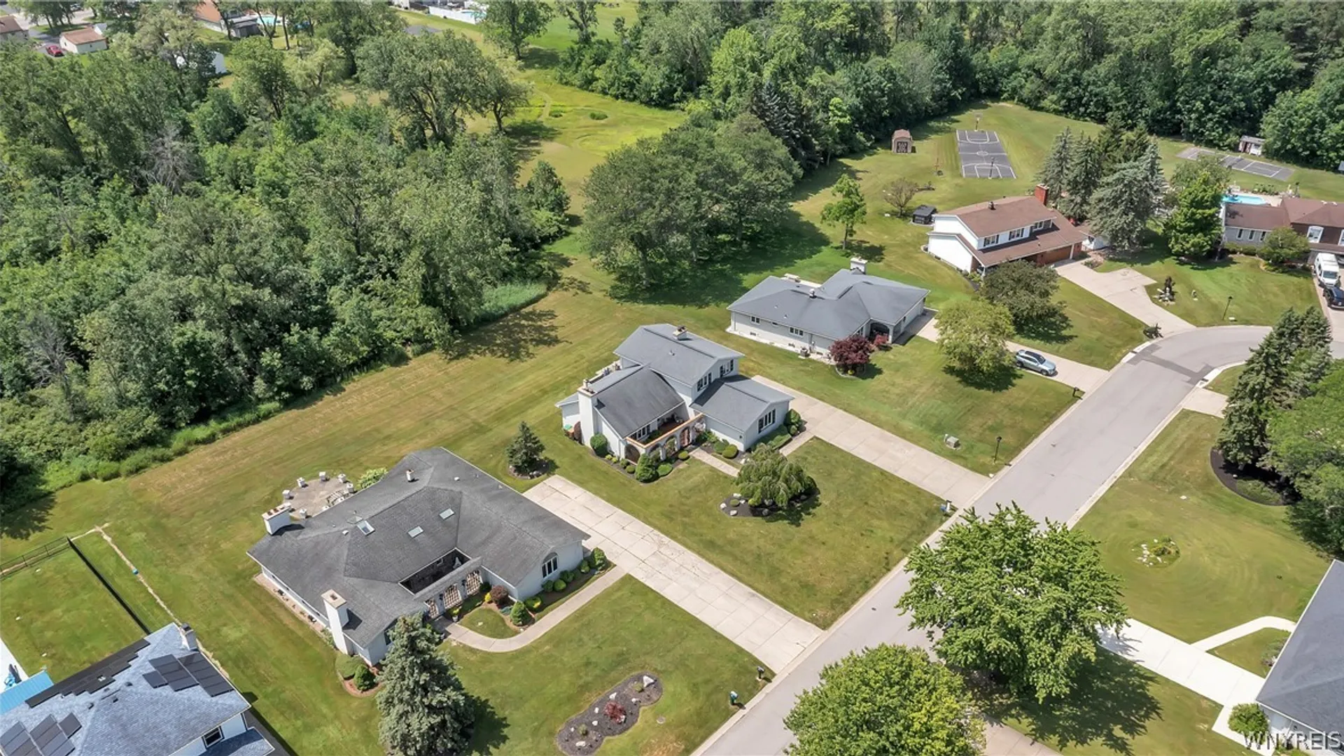 Property at 32 Brookedge Road, Cheektowaga, NY 14043 46