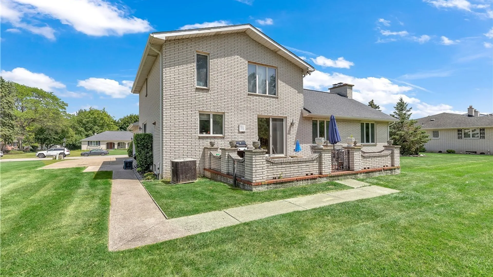 Property at 32 Brookedge Road, Cheektowaga, NY 14043 7
