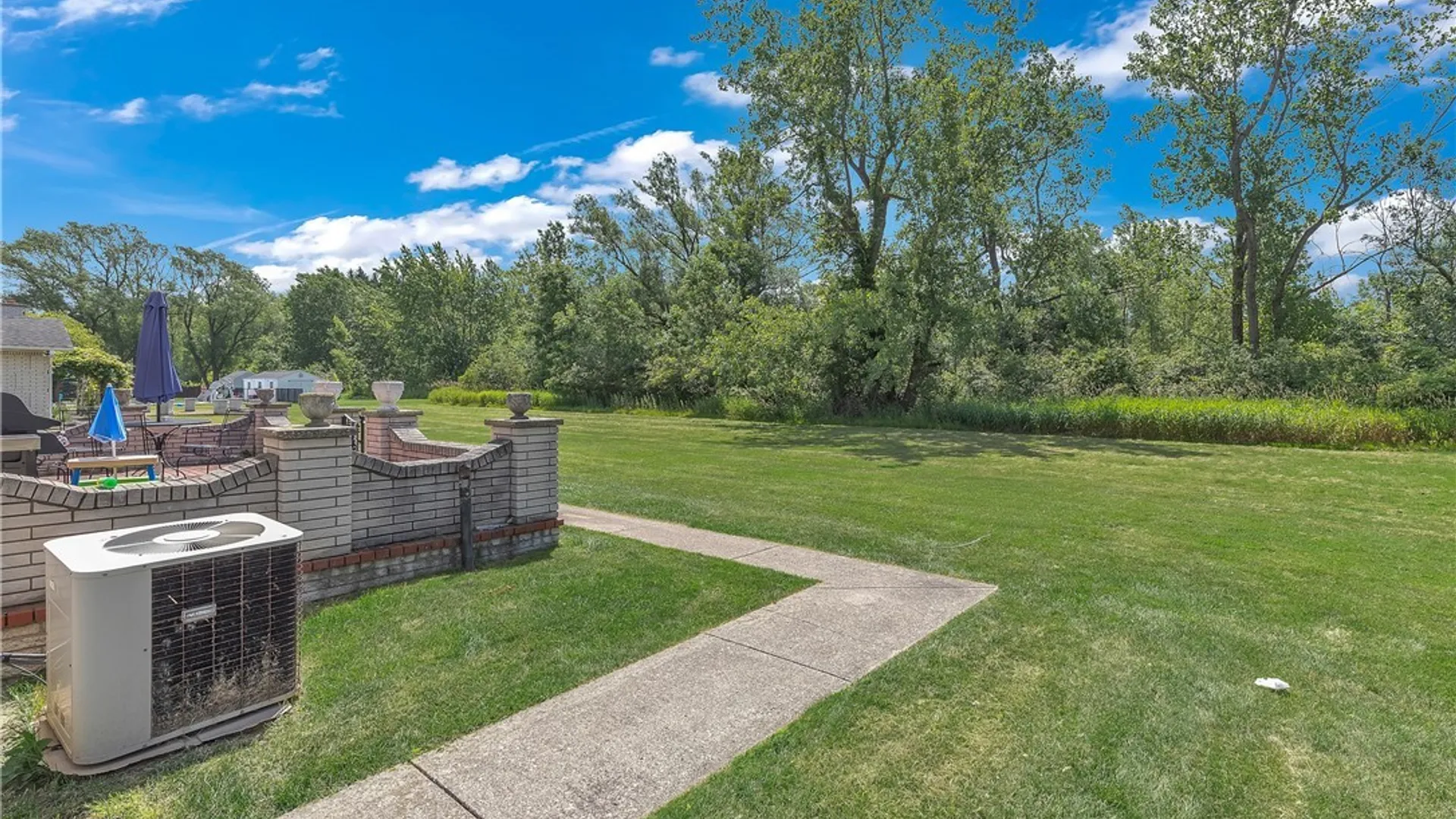 Property at 32 Brookedge Road, Cheektowaga, NY 14043 8
