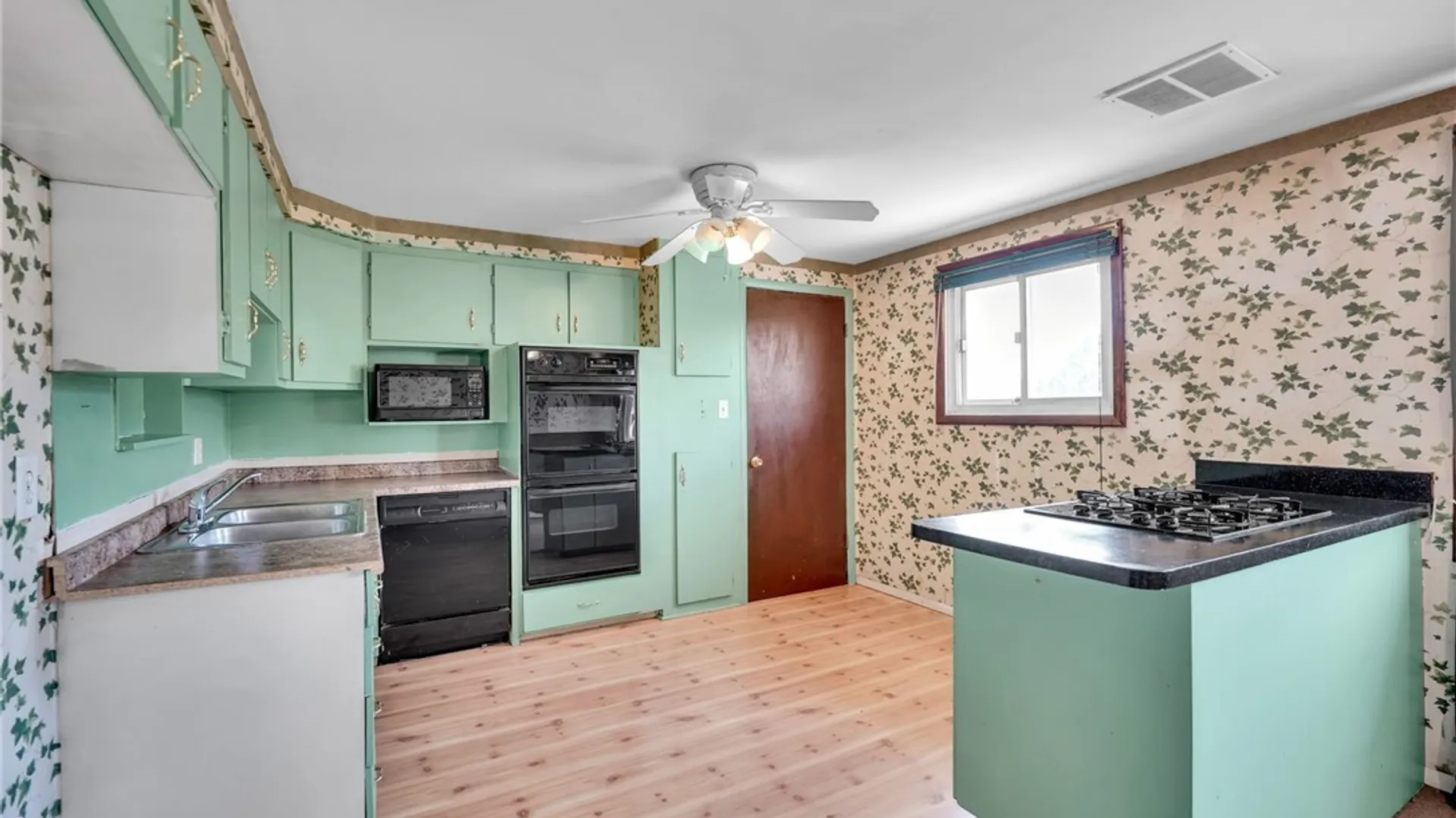 Property at 162 Poinciana Parkway, Cheektowaga, NY 14225 10
