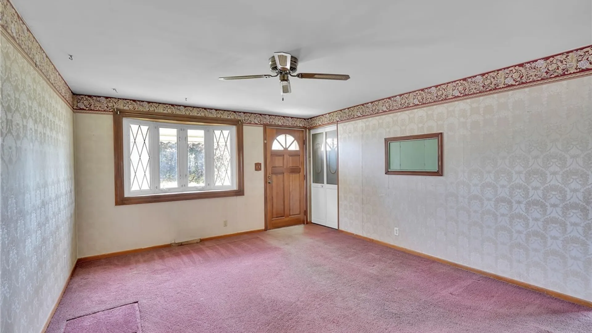 Property at 162 Poinciana Parkway, Cheektowaga, NY 14225 3