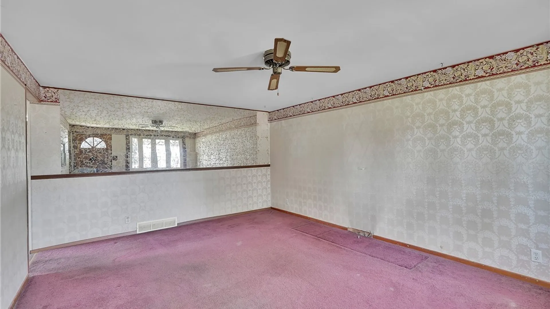 Property at 162 Poinciana Parkway, Cheektowaga, NY 14225 4