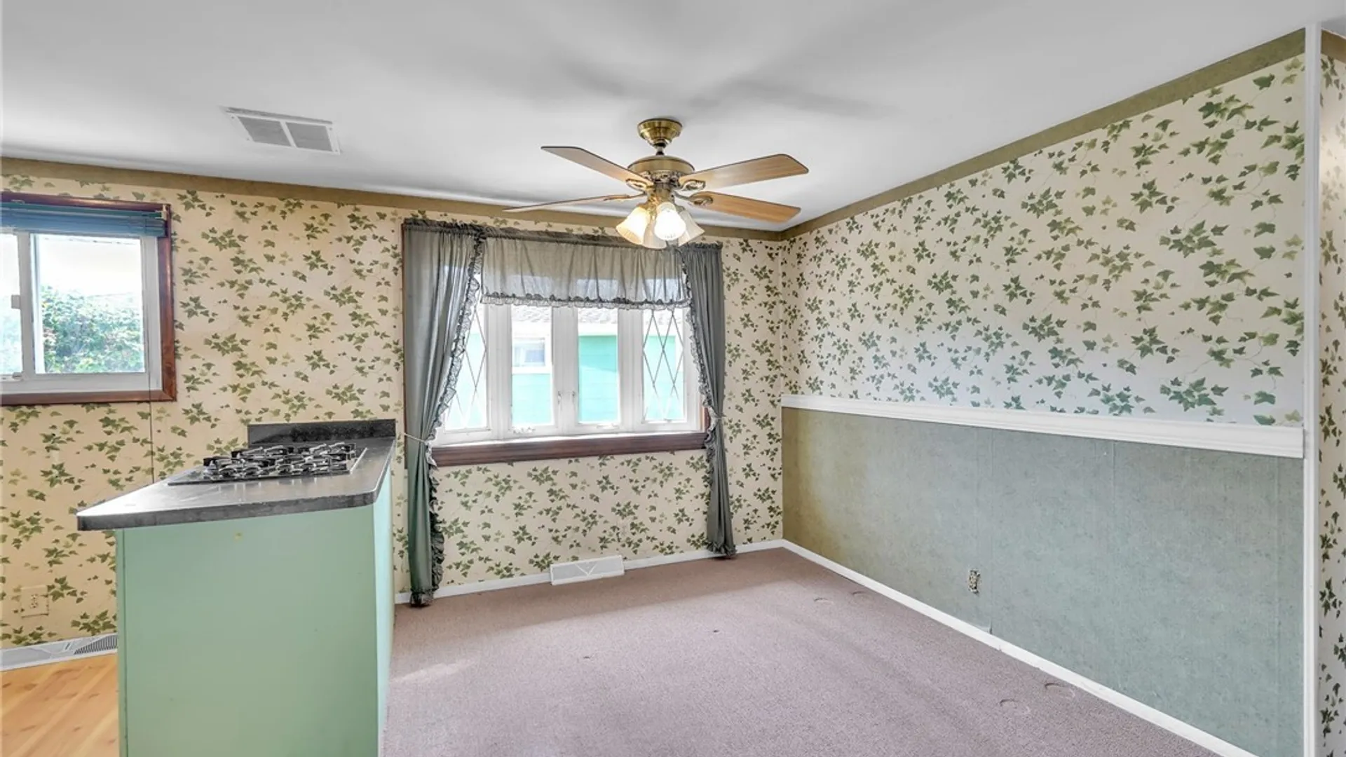 Property at 162 Poinciana Parkway, Cheektowaga, NY 14225 6