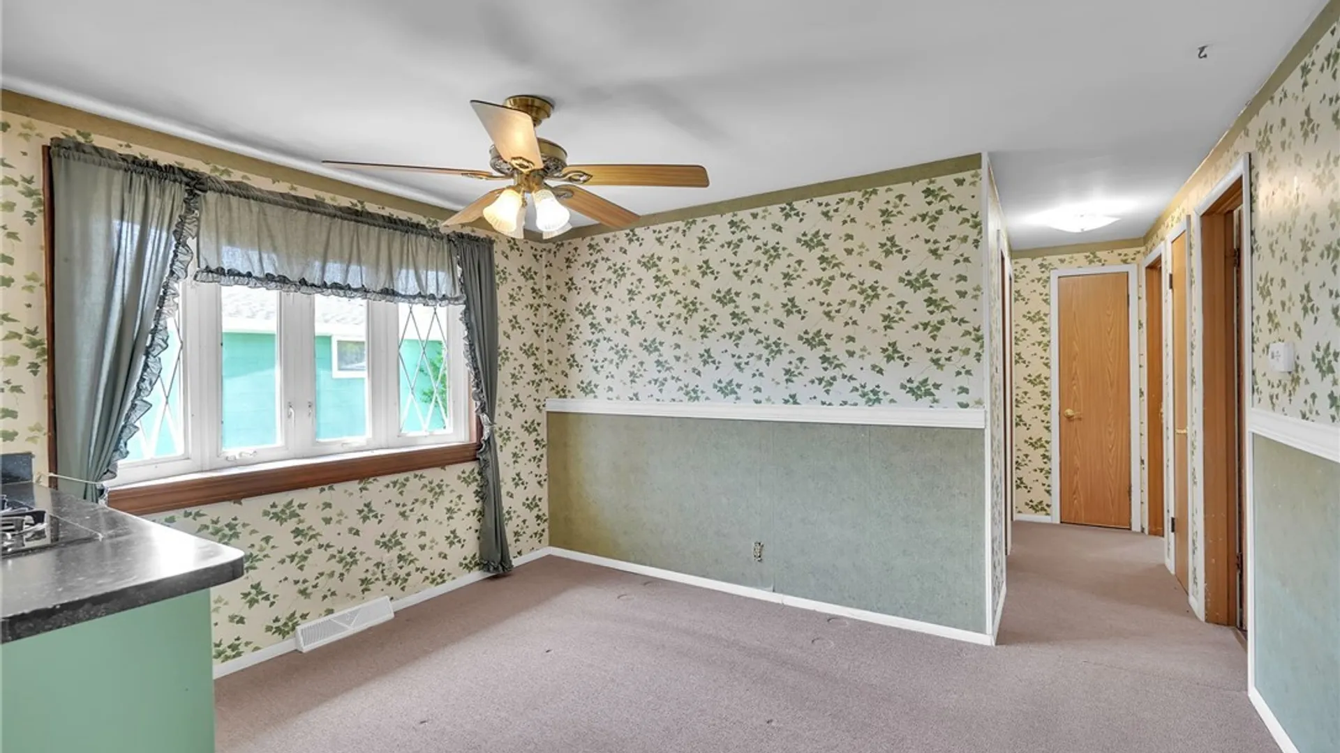 Property at 162 Poinciana Parkway, Cheektowaga, NY 14225 7