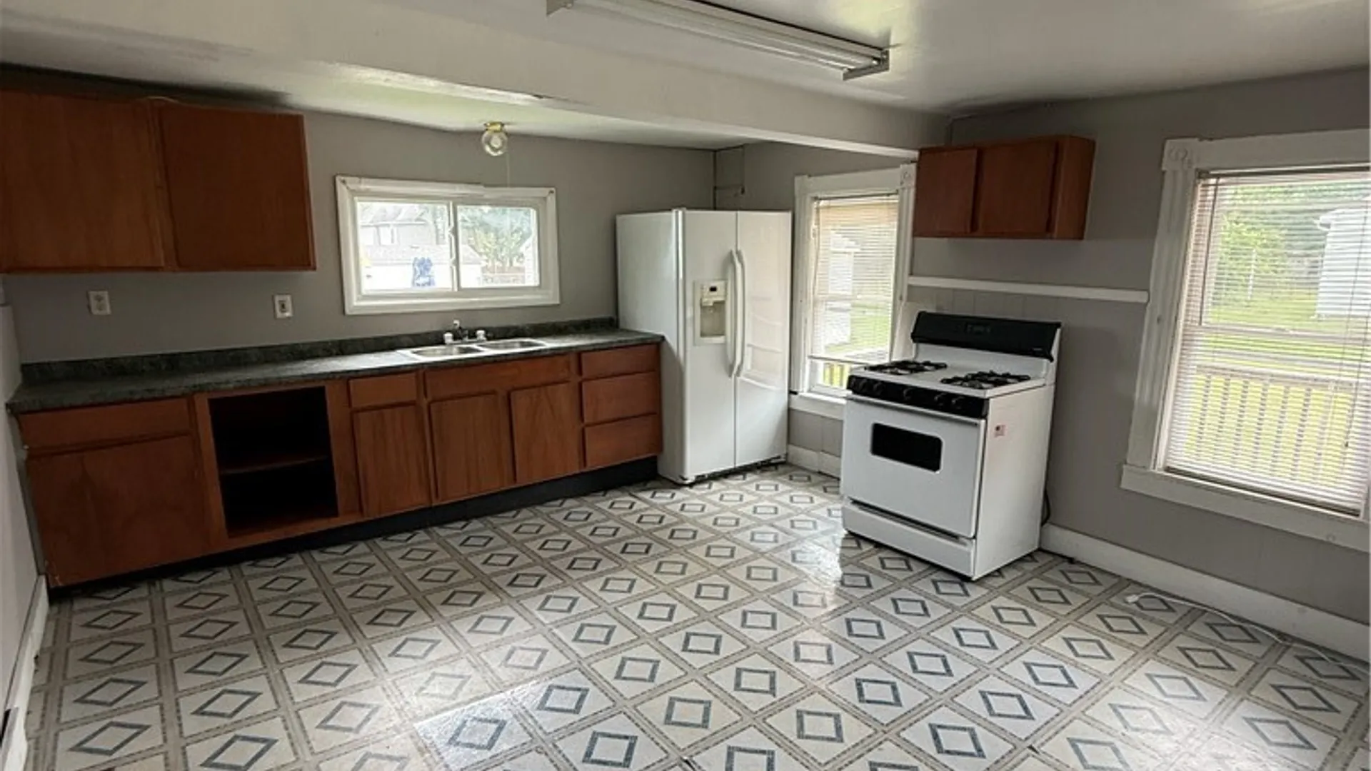 Property at 28 Lake Avenue, Auburn, NY 13021 3