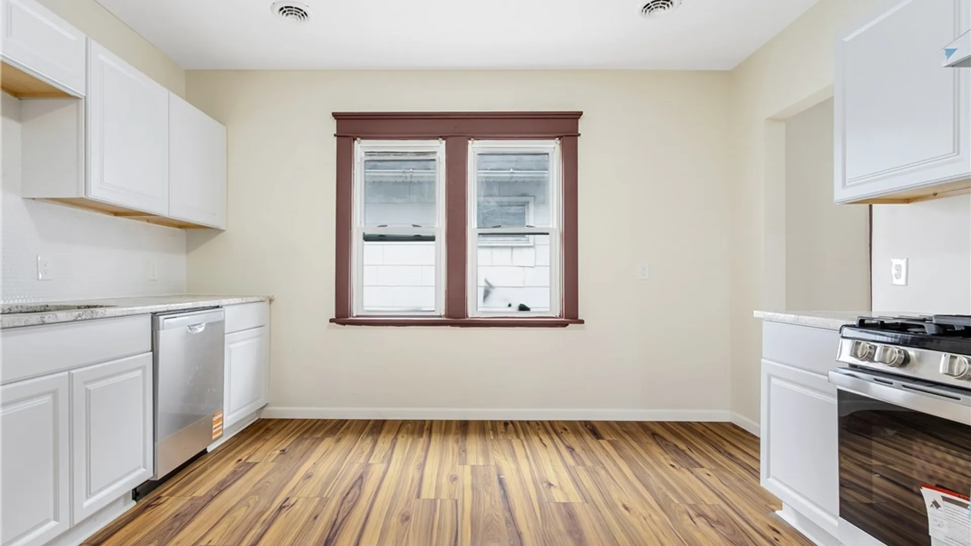 Property at 25 Hartman Place, Buffalo, NY 14207 9