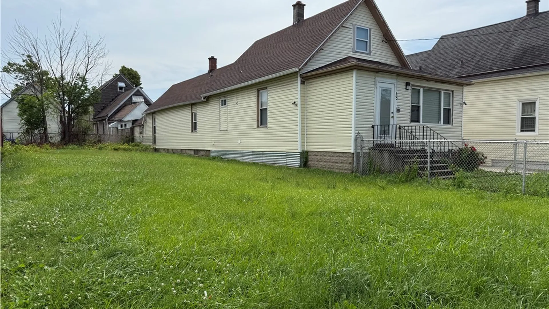 Property at 31 Woltz Avenue, Buffalo, NY 14212 2